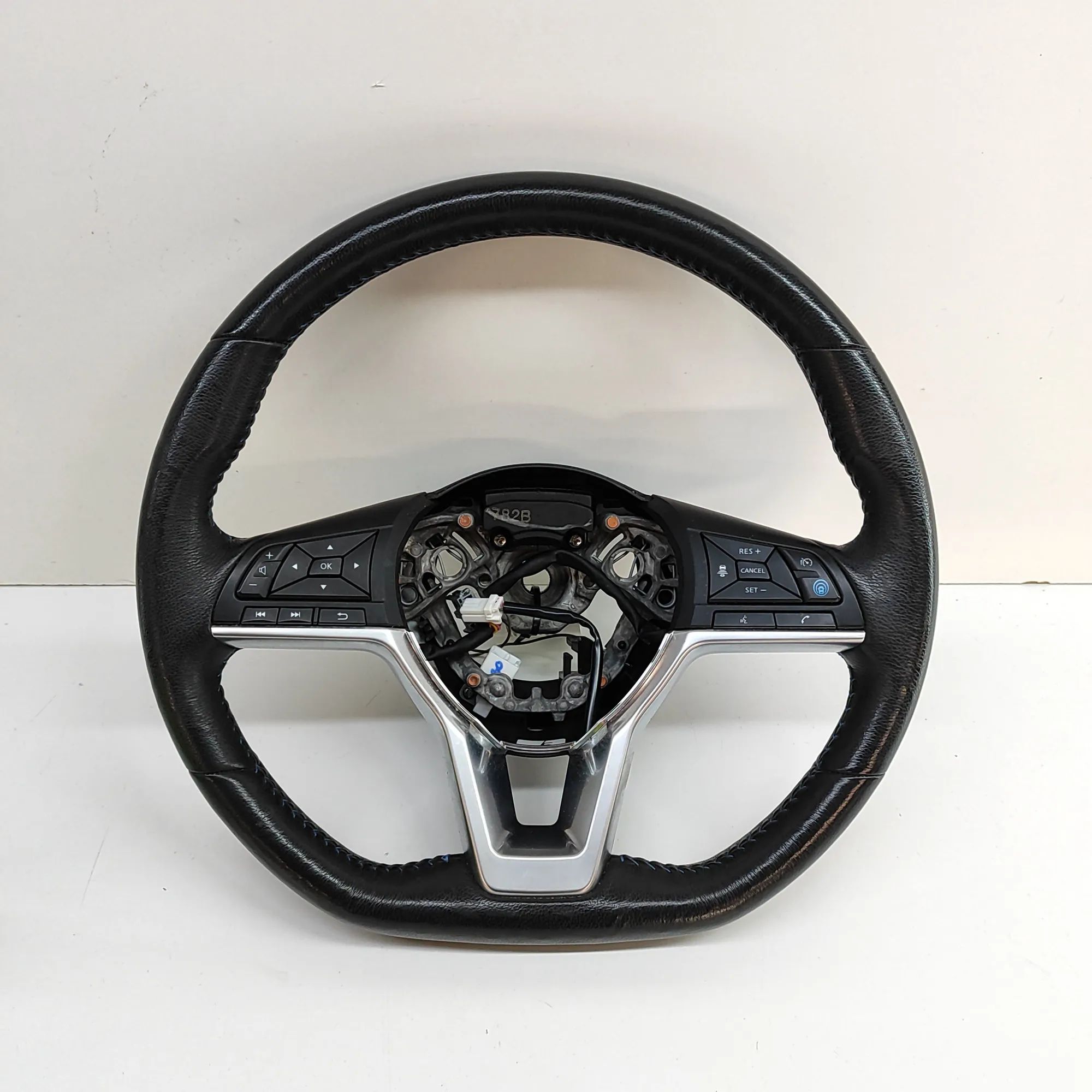 Nissan Leaf steering wheel Steering Wheel — NISSAN LEAF (ZE1) (2017-...) —...