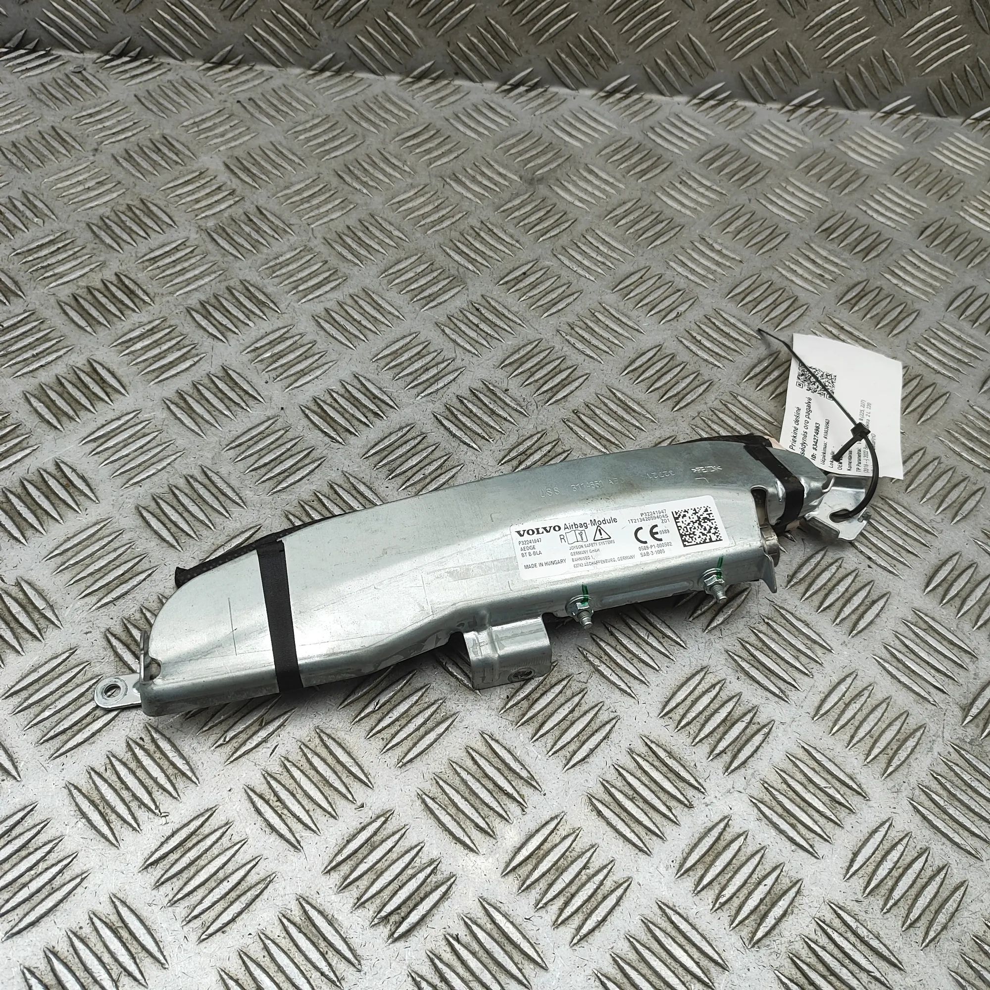 Volvo V60 Seat airbag (SRS) — front right Seat airbag (SRS) — front right — VOLVO V60 (II...