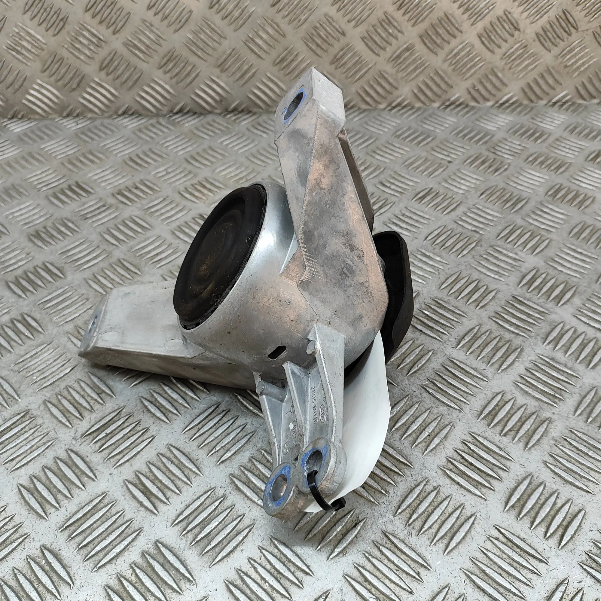 Kia Sportage Right Side Engine Mount Right Side Engine Mount — KIA SPORTAGE (V NQ5) ...