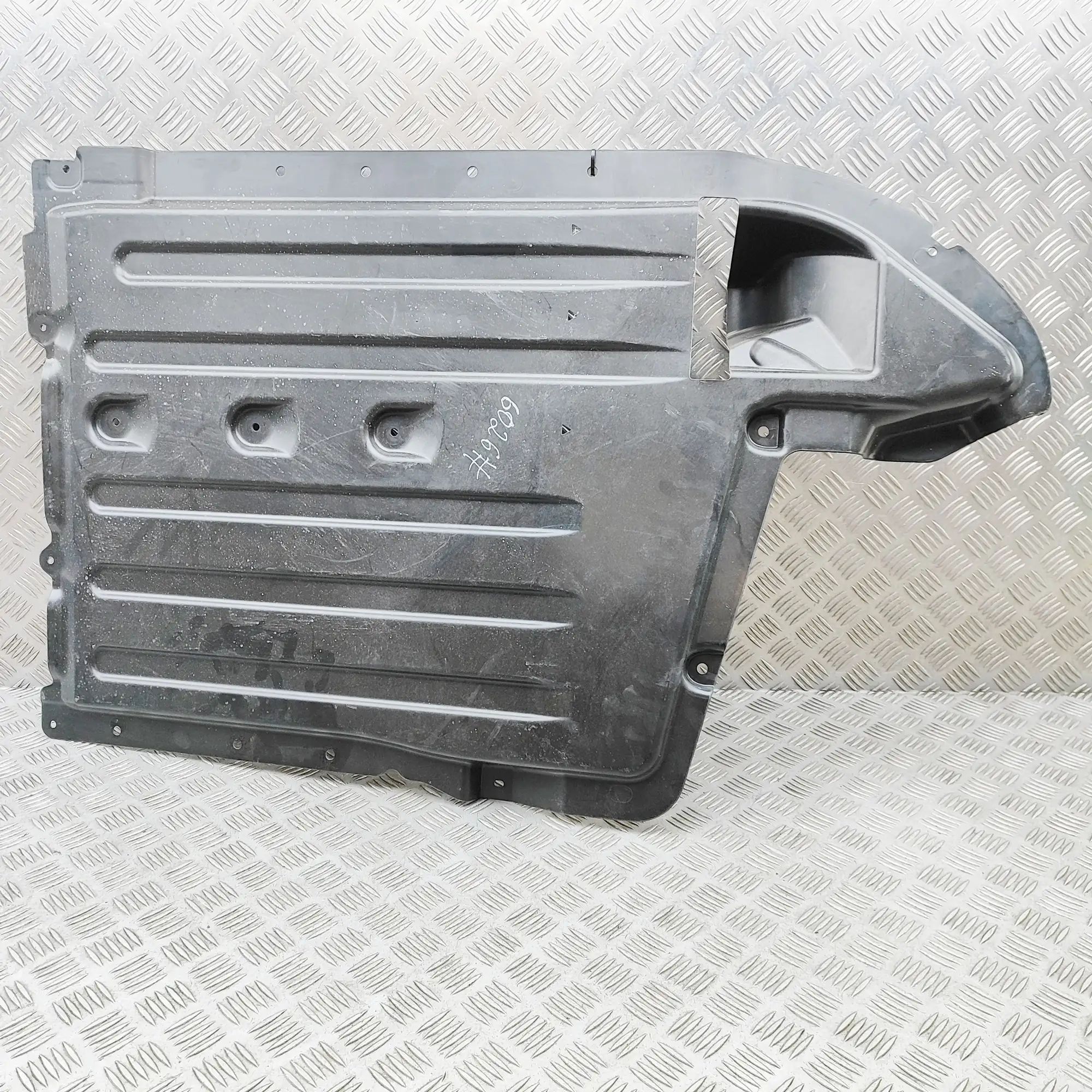BMW X5 (G05) Centre underbody shield Centre underbody shield — BMW X5 (G05) (2018-.....