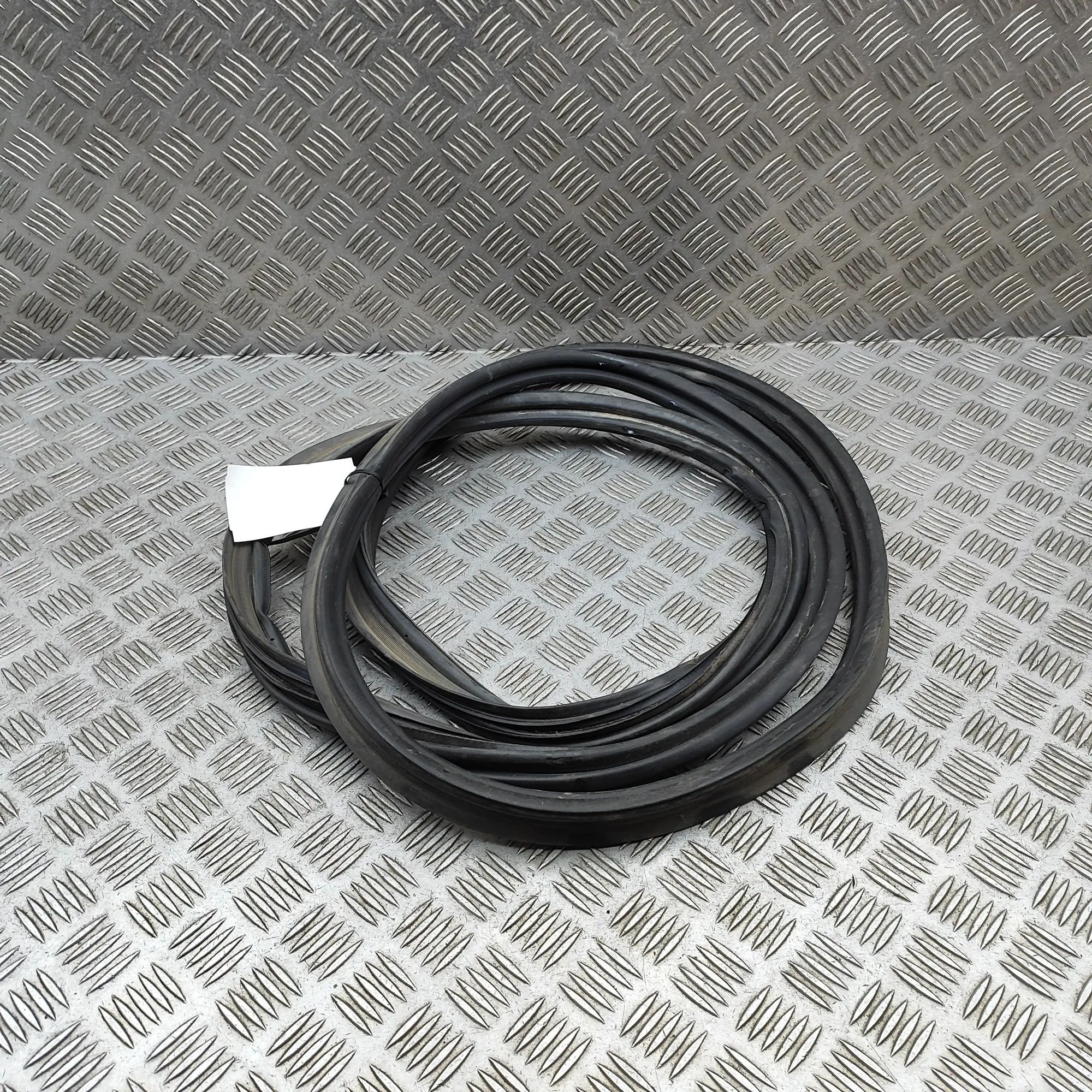 Lexus NX Tailgate rubber seal Tailgate rubber seal — LEXUS NX (II _A2_, _H2_)...