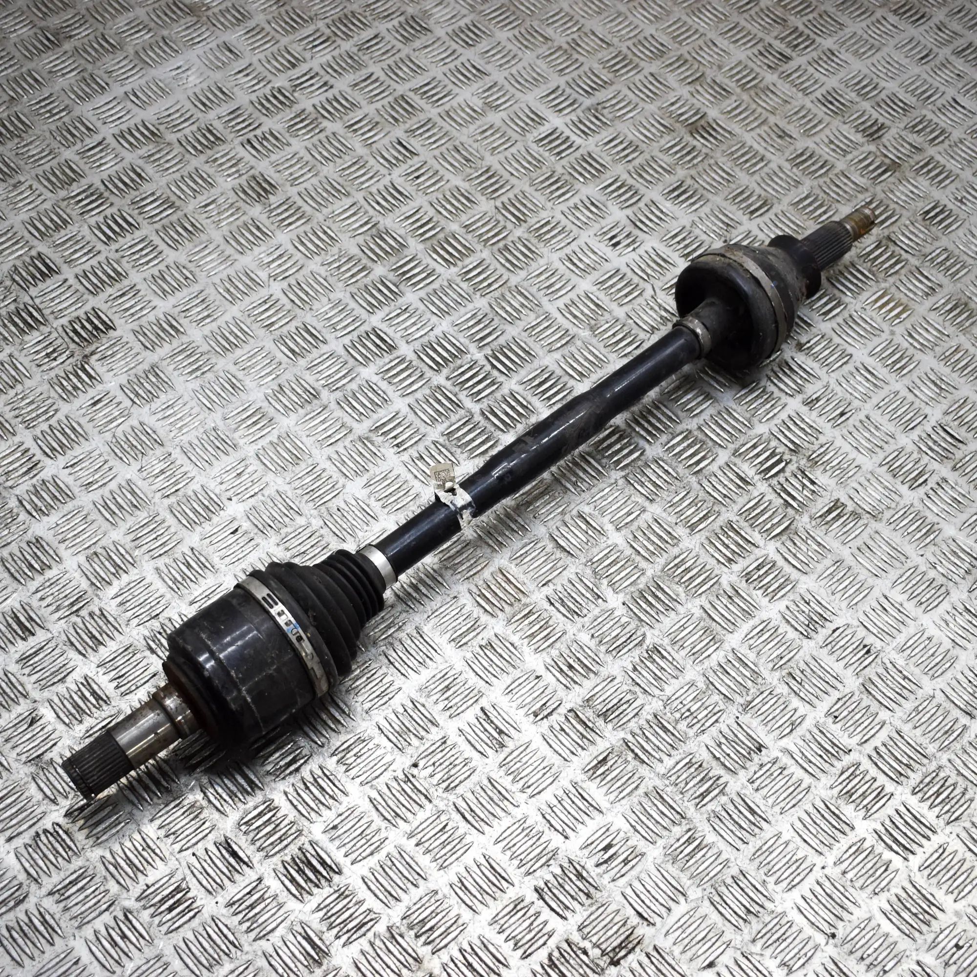 Maserati Ghibli Rear Left Driveshaft Rear Left Driveshaft — MASERATI GHIBLI (M157) (...