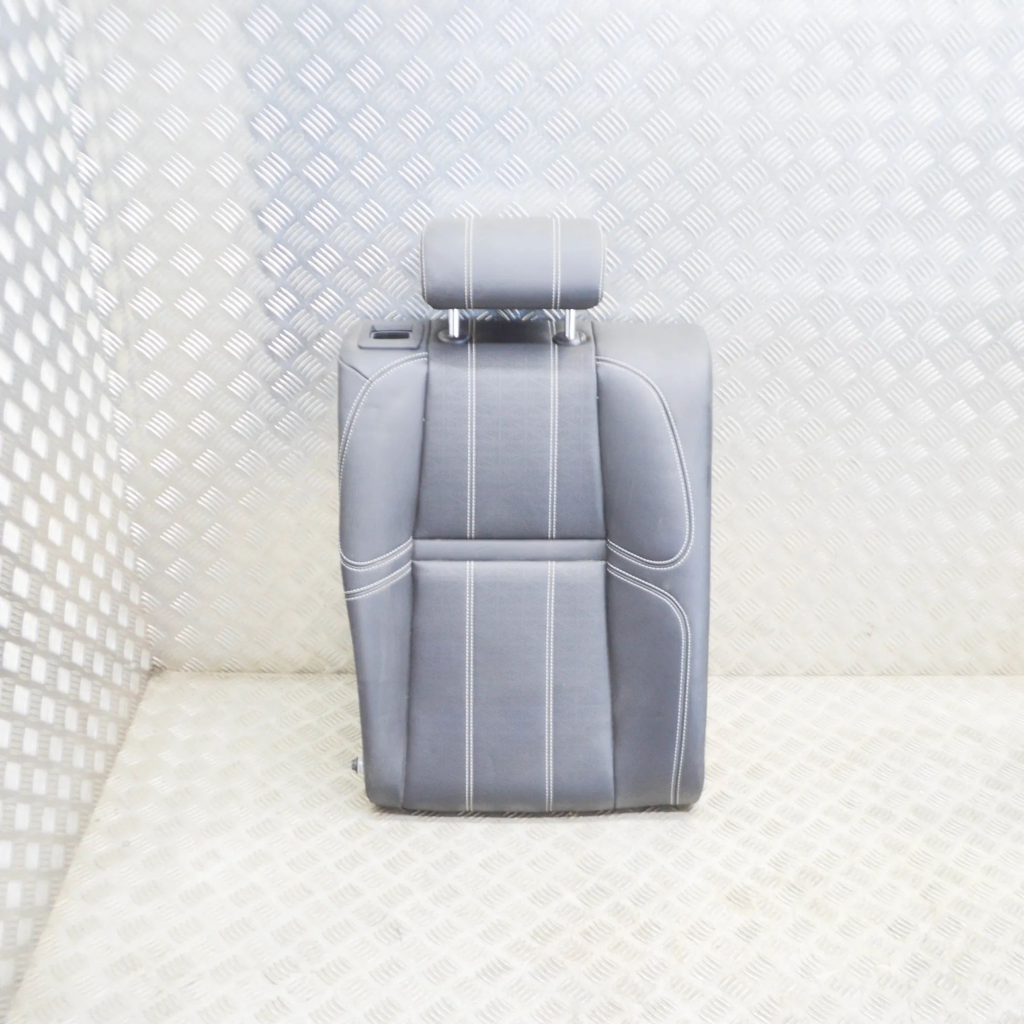 Land Rover Range Rover Velar Заднее сиденье Rear seat — LAND ROVER RANGE ROVER VELAR (L560)...