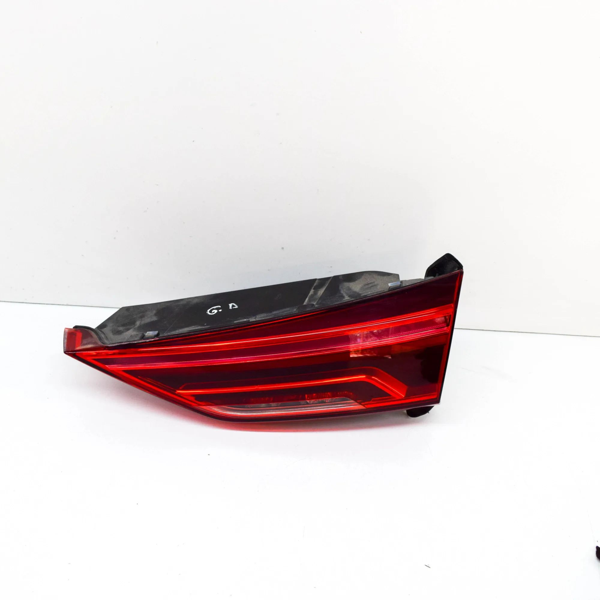 Audi Q3 (F3) Right Side Tailgate Tail Light Right Side Tailgate Tail Light — AUDI Q3 (F3) (...
