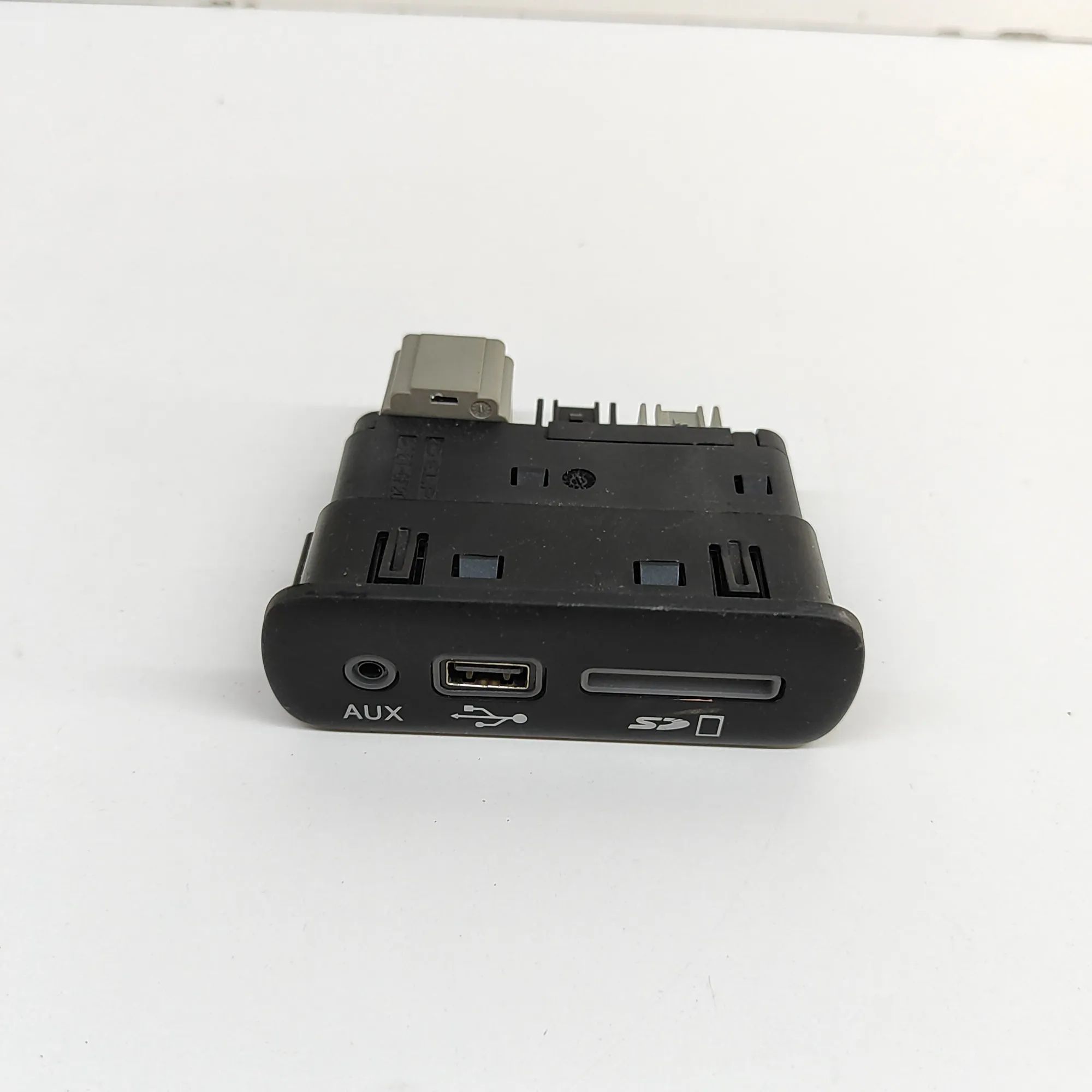Maserati Ghibli USB/AUX input socket USB/AUX input socket — MASERATI GHIBLI (M157) (...