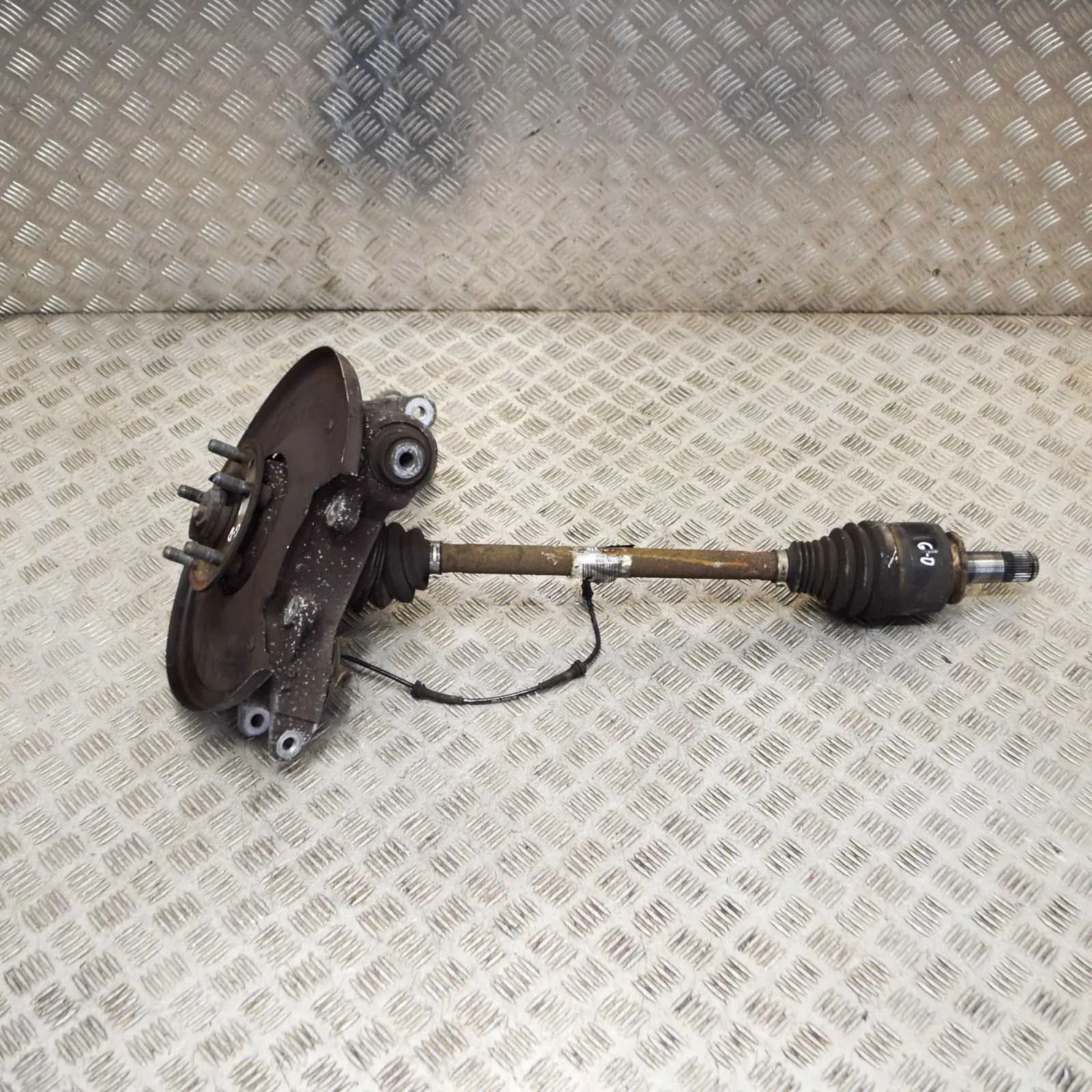 Land Rover Range Rover Sport (L494) Rear Right Wheel Hub Rear Right Wheel Hub — LAND ROVER RANGE ROVER S...