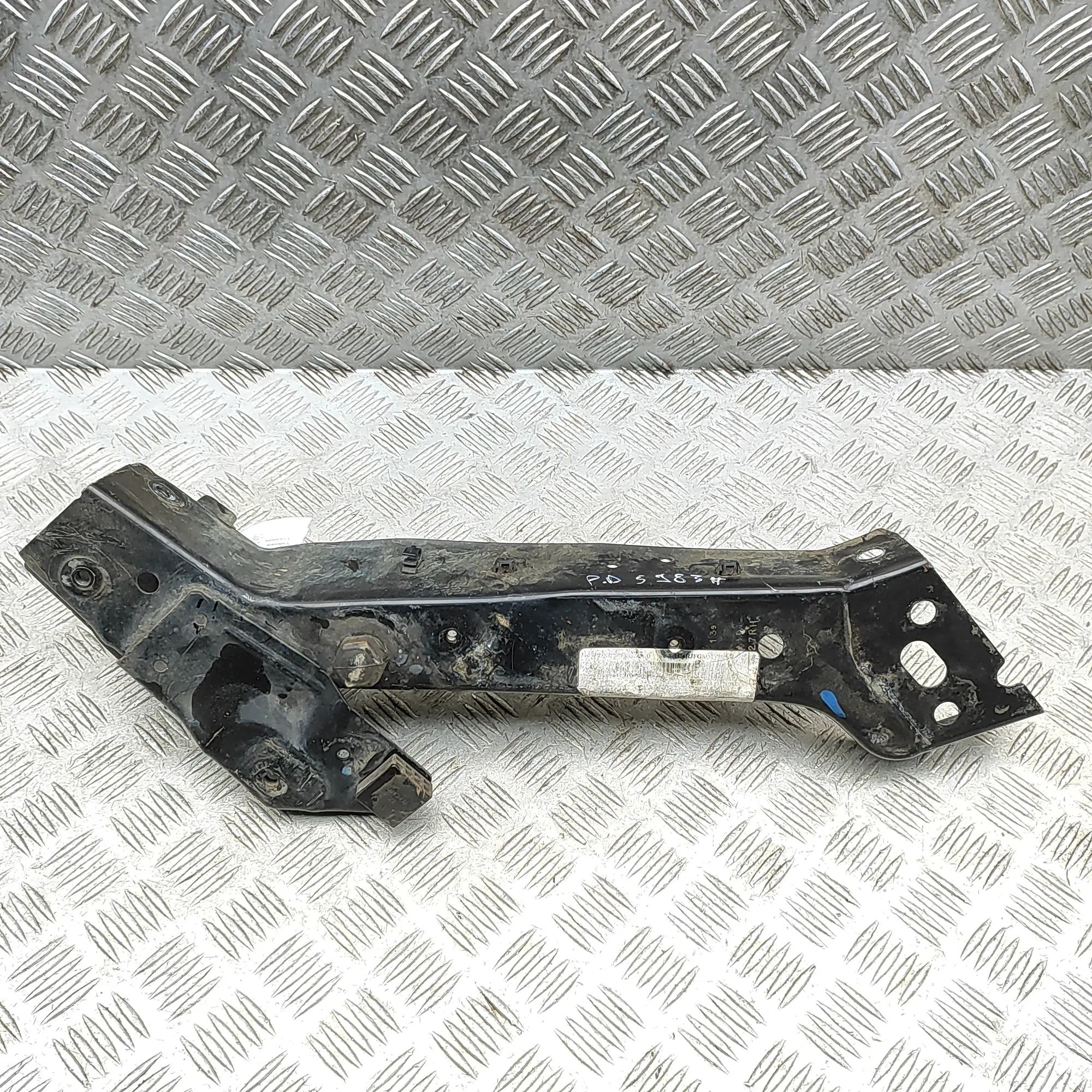 Jeep Grand Cherokee (WK) Right Headlight Bracket Right Headlight Bracket — JEEP GRAND CHEROKEE (...