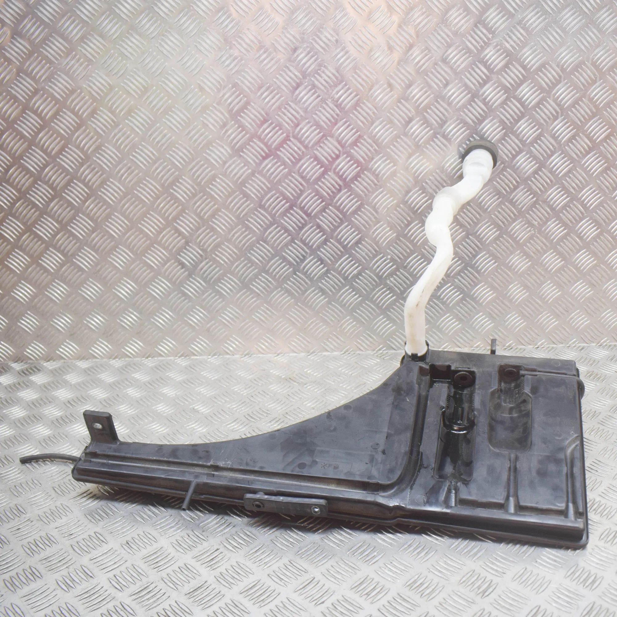 Maserati Quattroporte Window Washer Tank Window Washer Tank — MASERATI QUATTROPORTE (VI)...