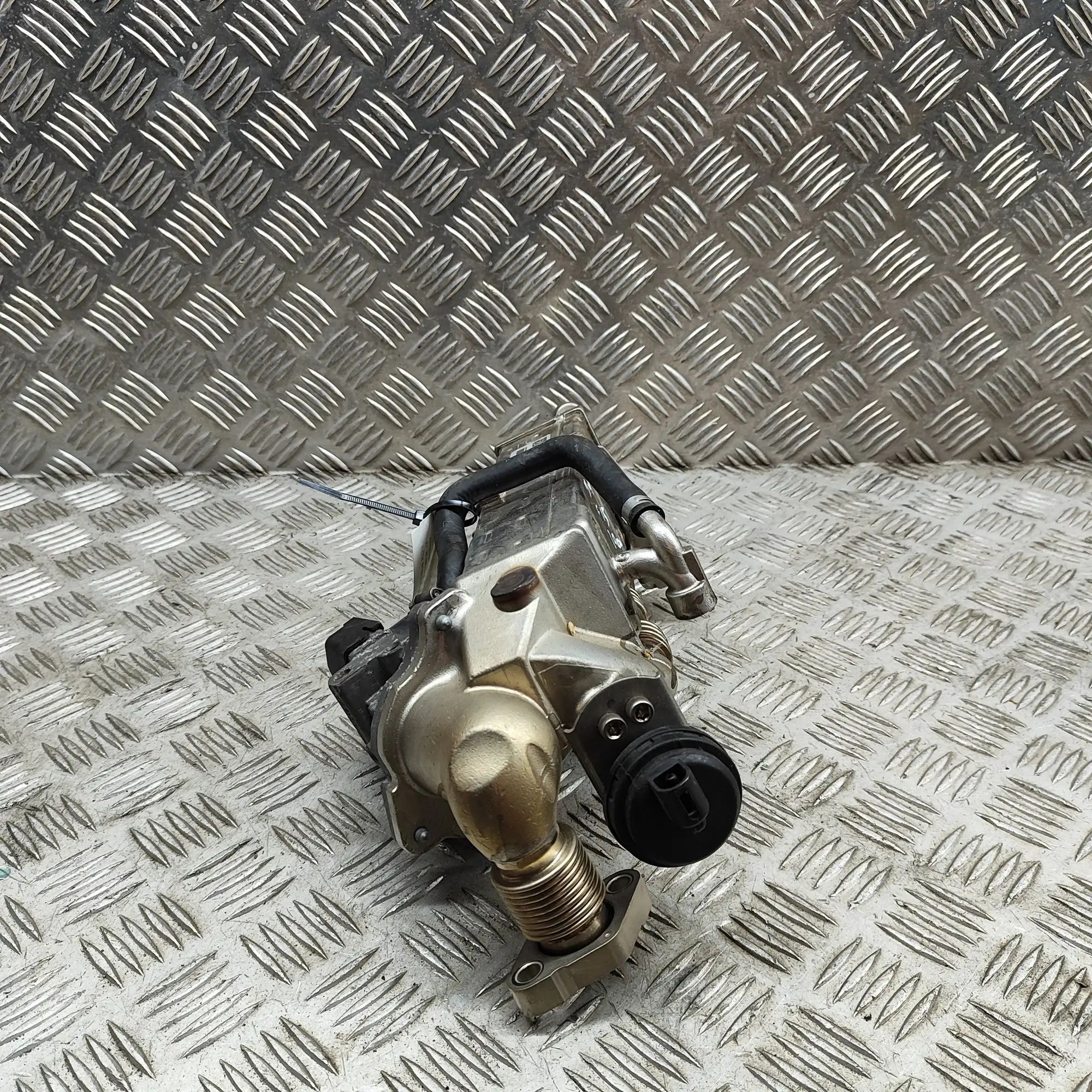 BMW X5 (F15) ЭГР охлаждение EGR cooler — BMW X5 (F15, F85) (2012-2018) — 84...