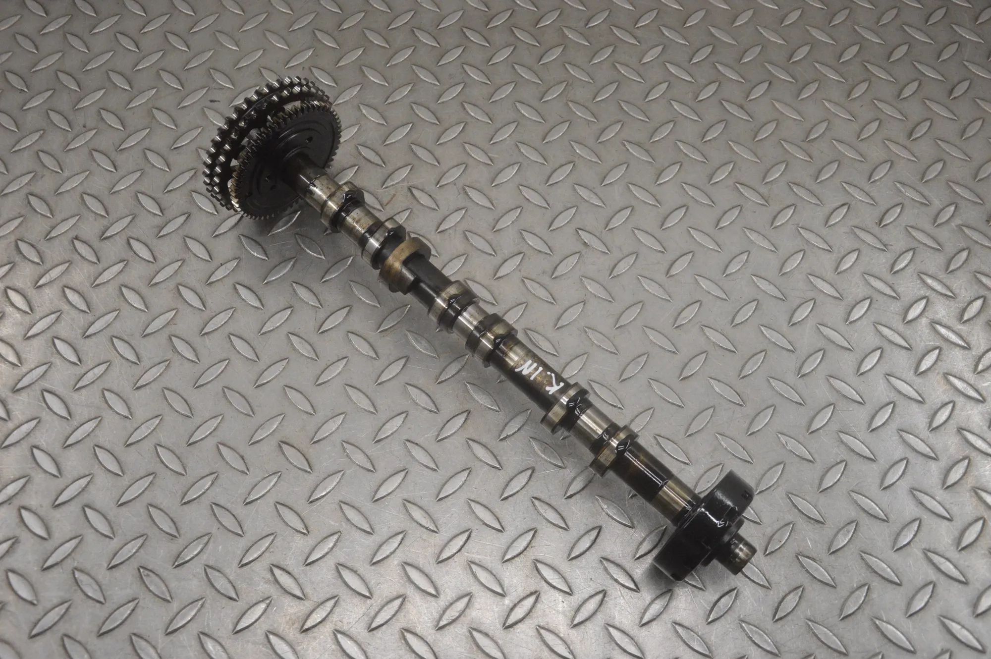 Mercedes-Benz A (W169) Intake camshaft — left Intake camshaft — left — MERCEDES BENZ E-CLASS ...