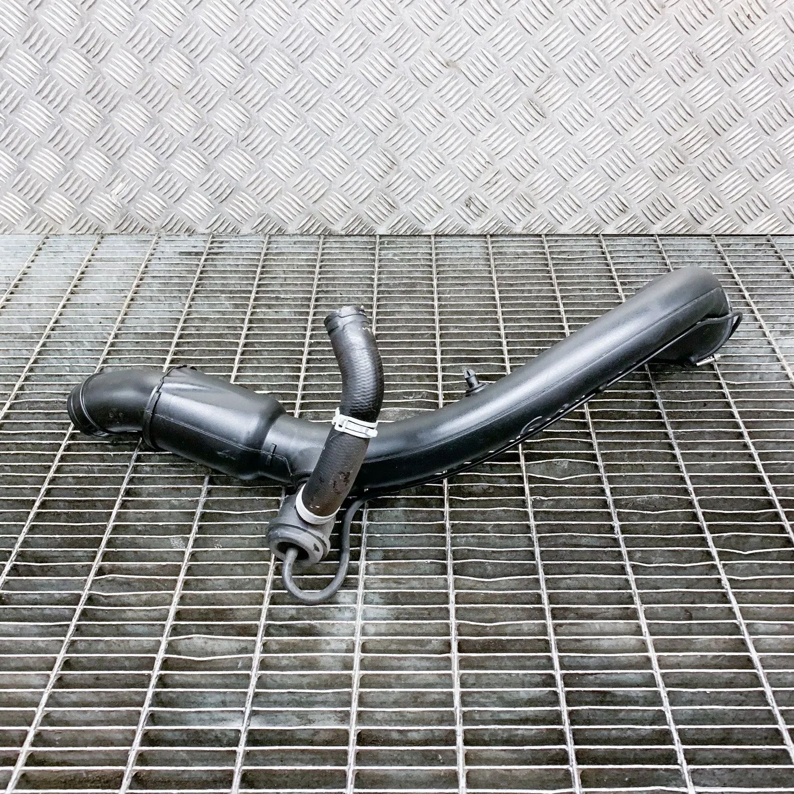 Porsche 911 (991) Intercooler hose — right Intercooler hose — right — PORSCHE 911 (991) (2...