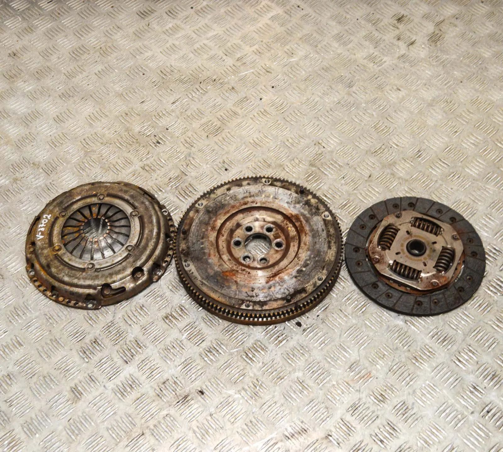 Volkswagen Polo kytkinsarja Clutch kit — VW POLO (6R, 6C) (2009-...) — 04C1...