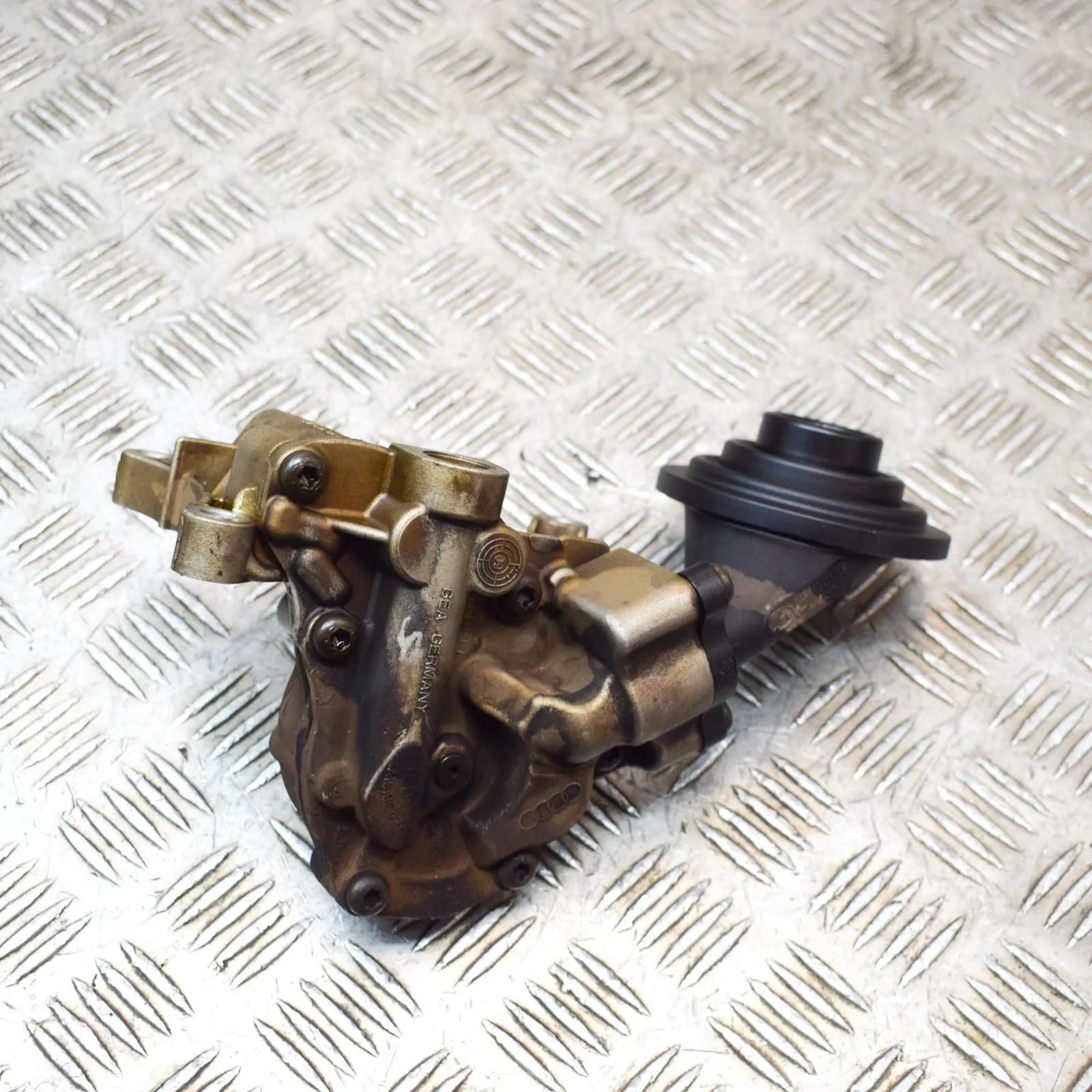 Porsche Cayenne Oil Pump Oil pump — PORSCHE CAYENNE (92A) (2010-...) — 9...