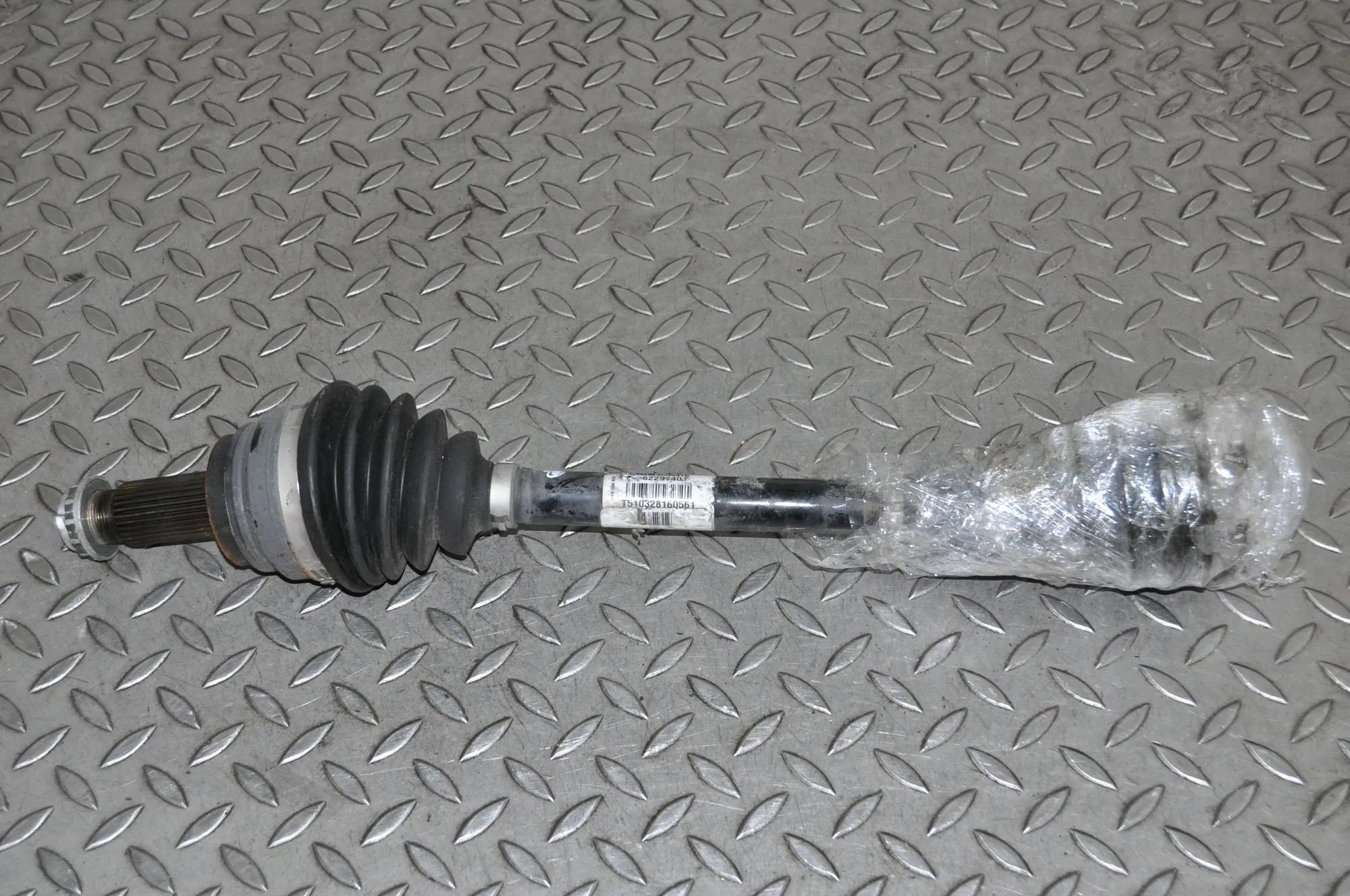 BMW X5 (F15) Front Right Driveshaft Front Right Driveshaft — BMW X5 (F15, F85) (201...
