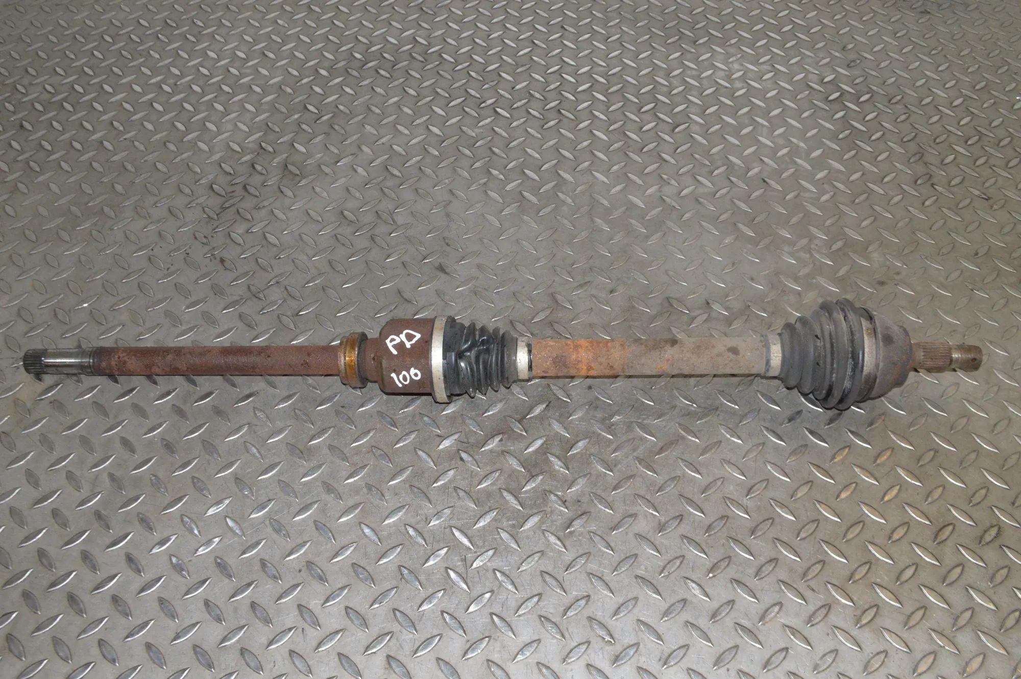 Peugeot 3008 Front Right Driveshaft Front Right Driveshaft — PEUGEOT 3008 (2009-201...