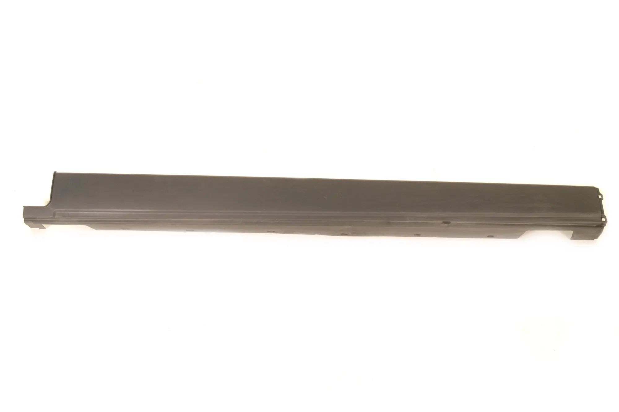 Land Rover Discovery Left Side Plastic Sideskirt Cover Left Side Plastic Sideskirt Cover — LAND ROVER ...