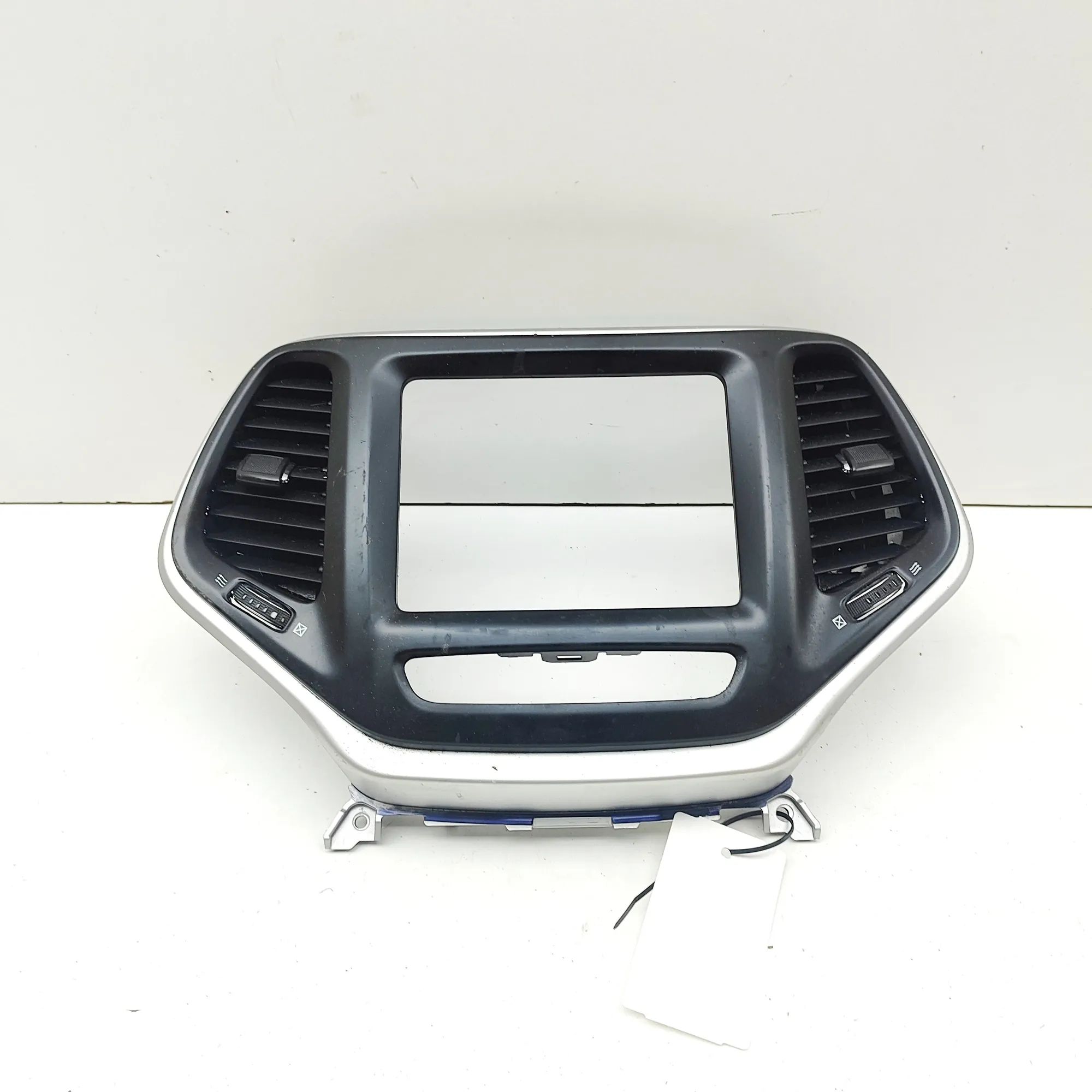 Jeep Cherokee (KL) Dashboard Air Vents Dashboard Air Vents — JEEP CHEROKEE (KL) (2013-...