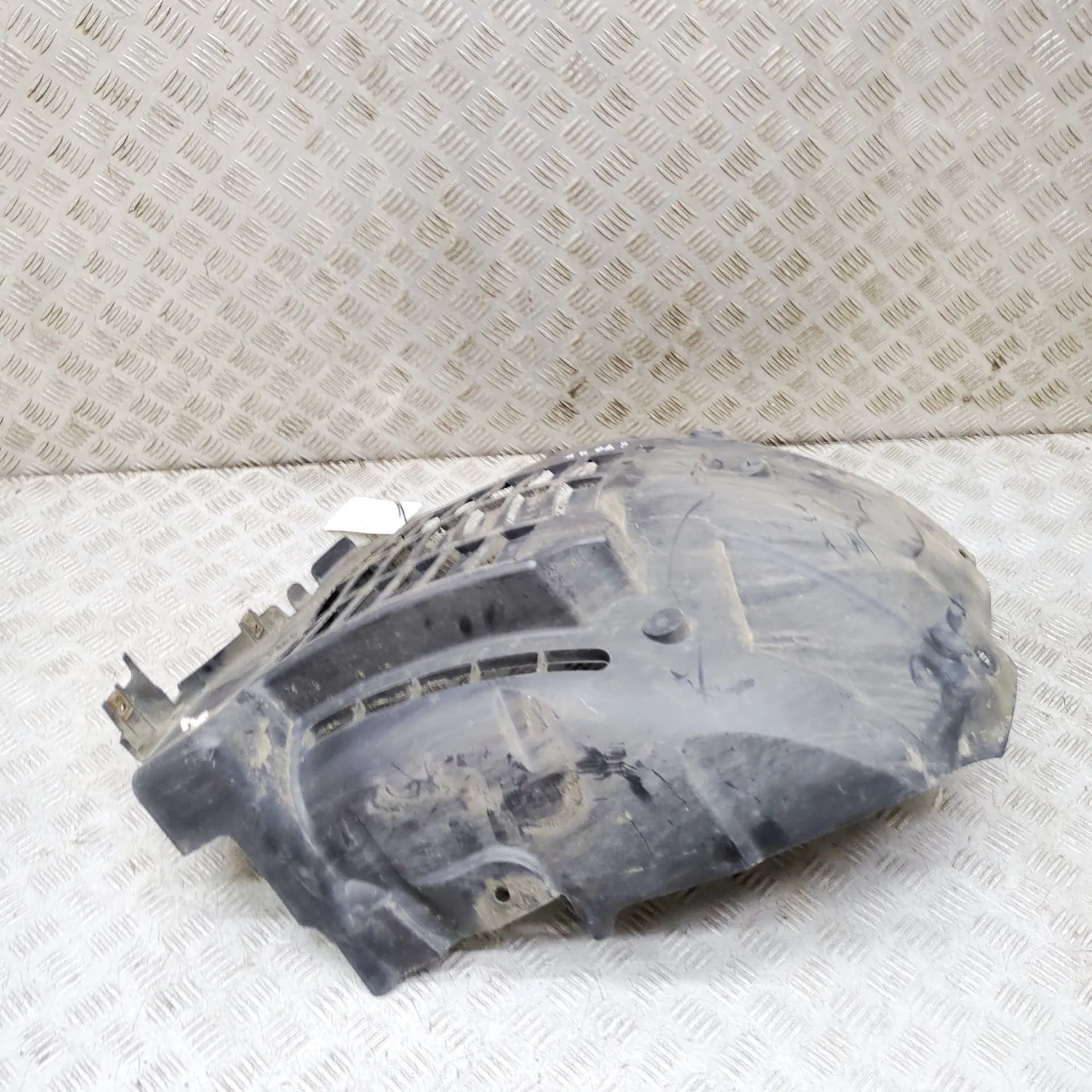 Land Rover Range Rover Sport (L494) Wheel arch liner — front — right — front section Wheel arch liner — front — right — front sectio...