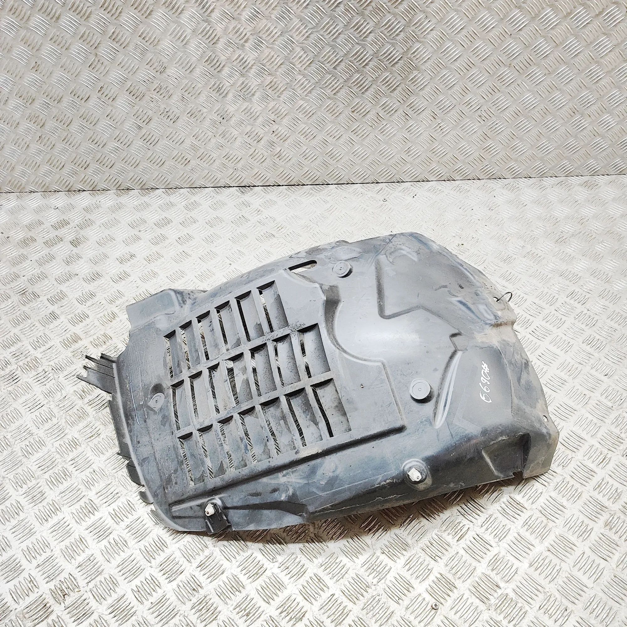 Land Rover Range Rover Sport (L494) Front Left Arch Liner Front Left Arch Liner — LAND ROVER RANGE ROVER ...