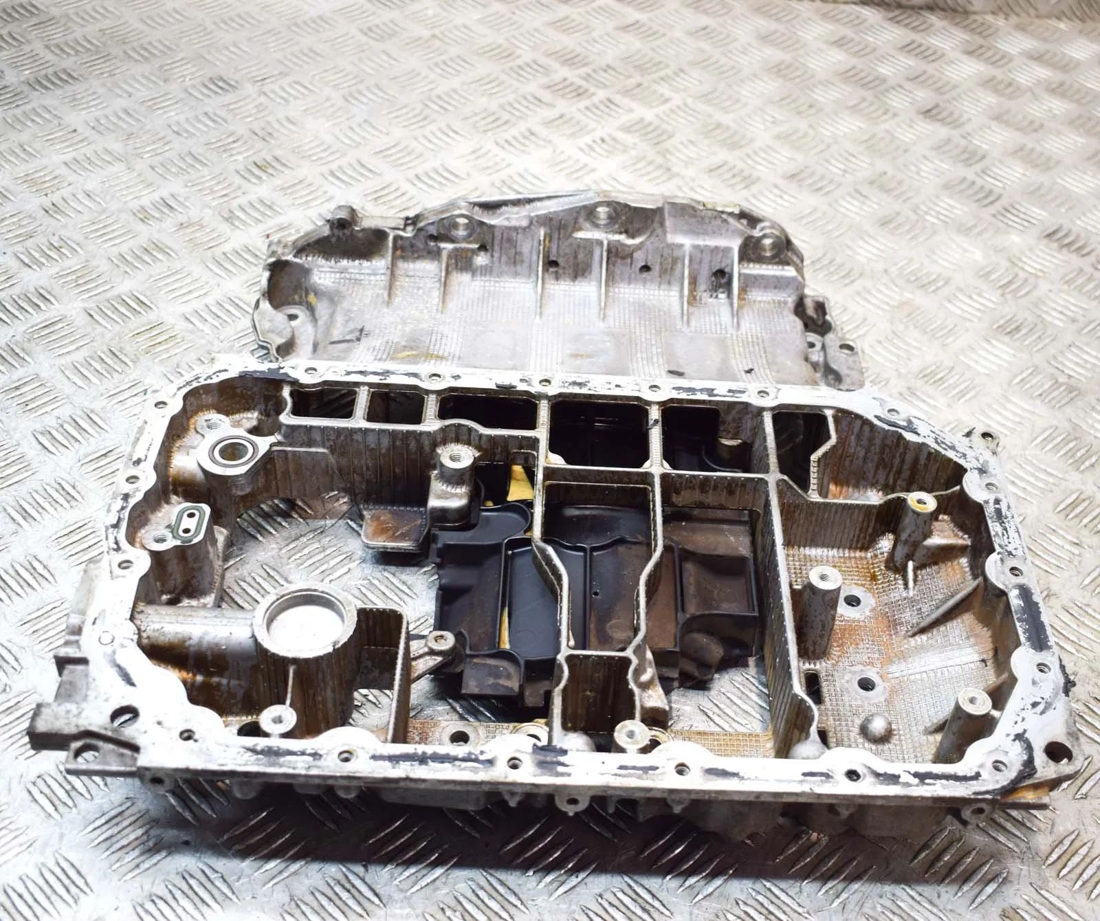 Porsche Cayenne Engine Oil Pan Engine Oil Pan — PORSCHE CAYENNE (92A) (2010-.....