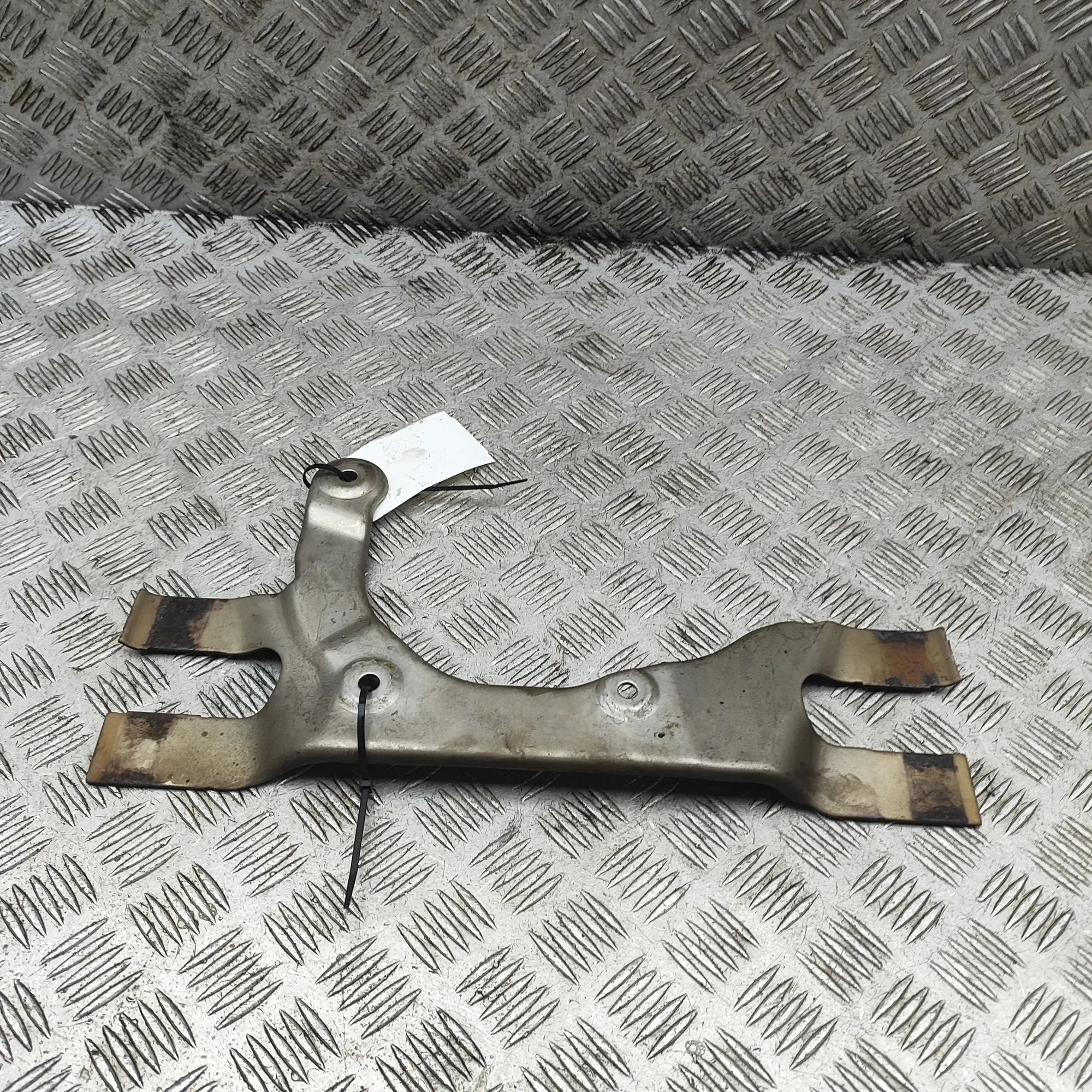 Porsche 911 (991) Exhaust mounting bracket Exhaust mounting bracket — PORSCHE 911 (991) (2...