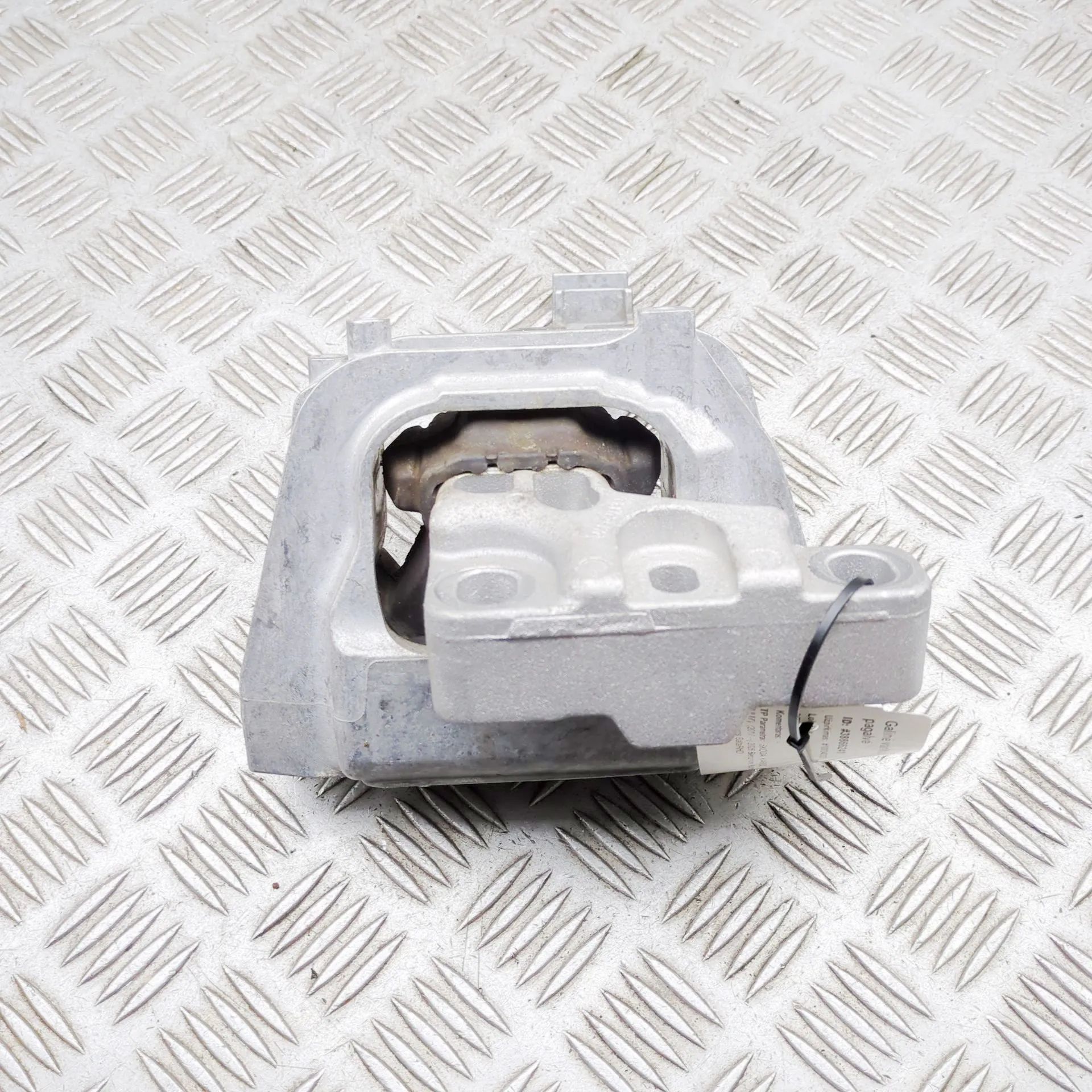 Skoda Karoq Right Side Engine Mount Right Side Engine Mount — SKODA KAROQ (NU7) (20...
