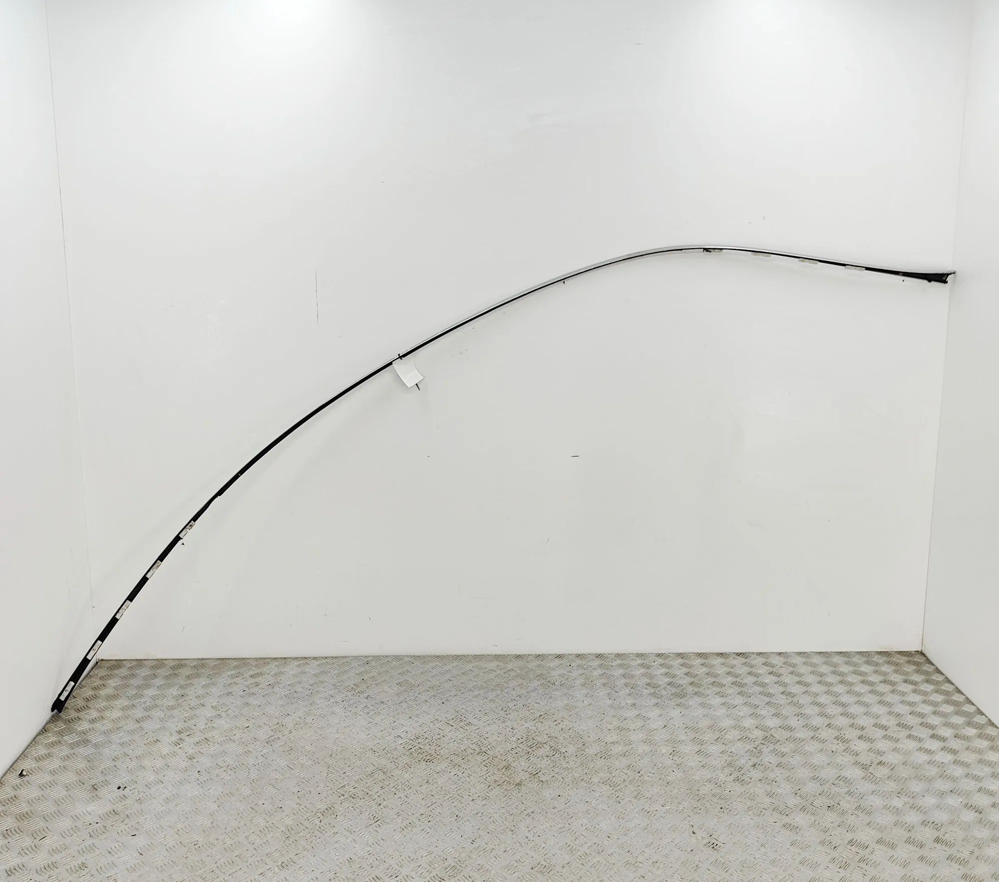 Lexus LS Right Side Roof Strip Trim Right Side Roof Strip Trim — LEXUS LS (_F4_) (2...