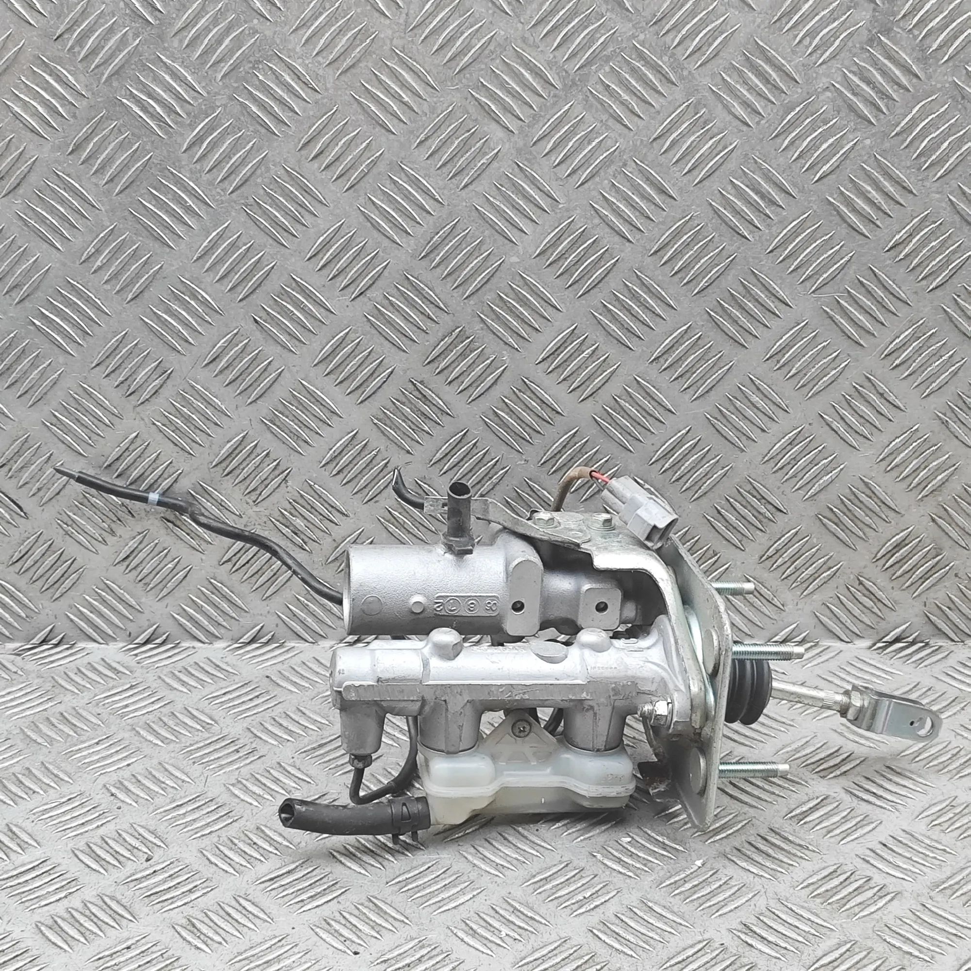 Lexus LS Brake Cylinder Brake Cylinder — LEXUS LS (_F4_) (2006-...) — 1...
