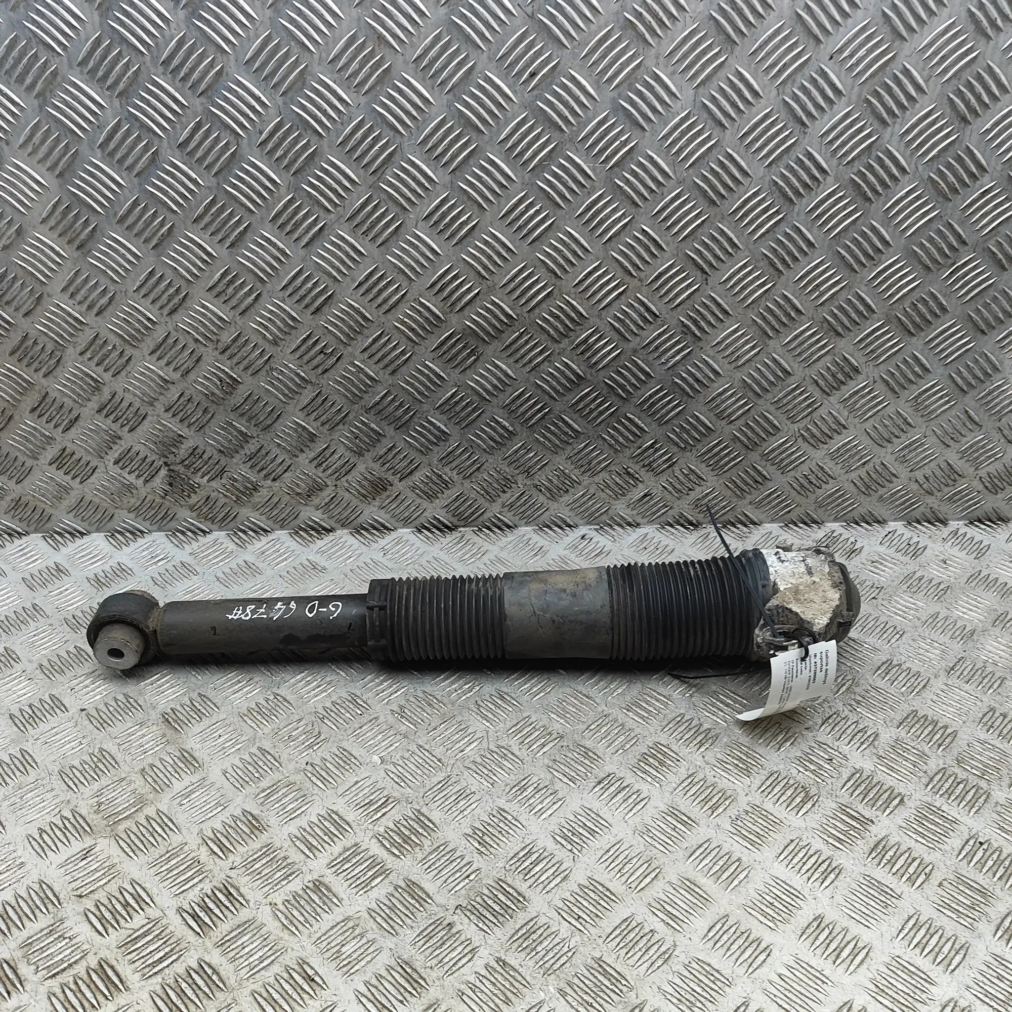 Land Rover Range Rover Evoque Shock absorber — rear right Shock absorber — rear right — LAND ROVER RANGE ...