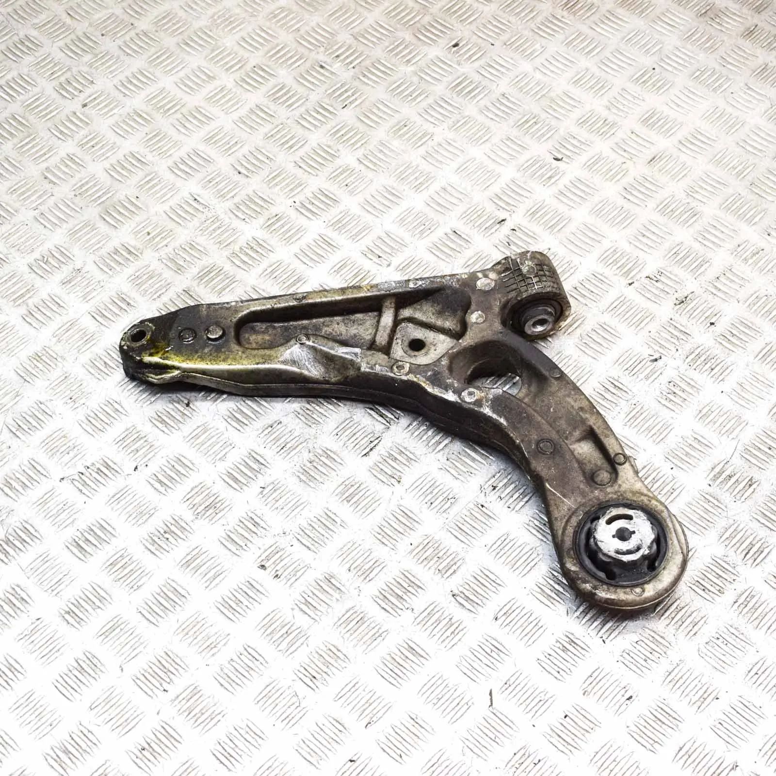 Jeep Cherokee (KL) Front Right Lower Control Arm Front Right Lower Control Arm — JEEP CHEROKEE (...