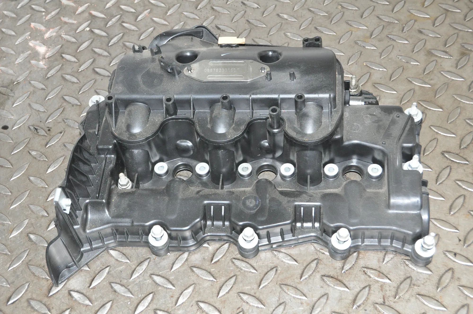 Land Rover Range Rover (L405) Valve Cover Valve Cover — LAND ROVER RANGE ROVER (IV L405) ...