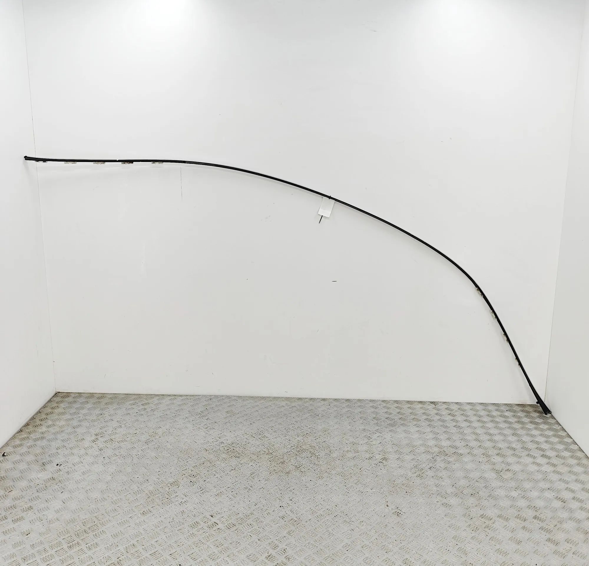 Lexus LS Left Side Roof Strip Trim Left Side Roof Strip Trim — LEXUS LS (_F4_) (20...