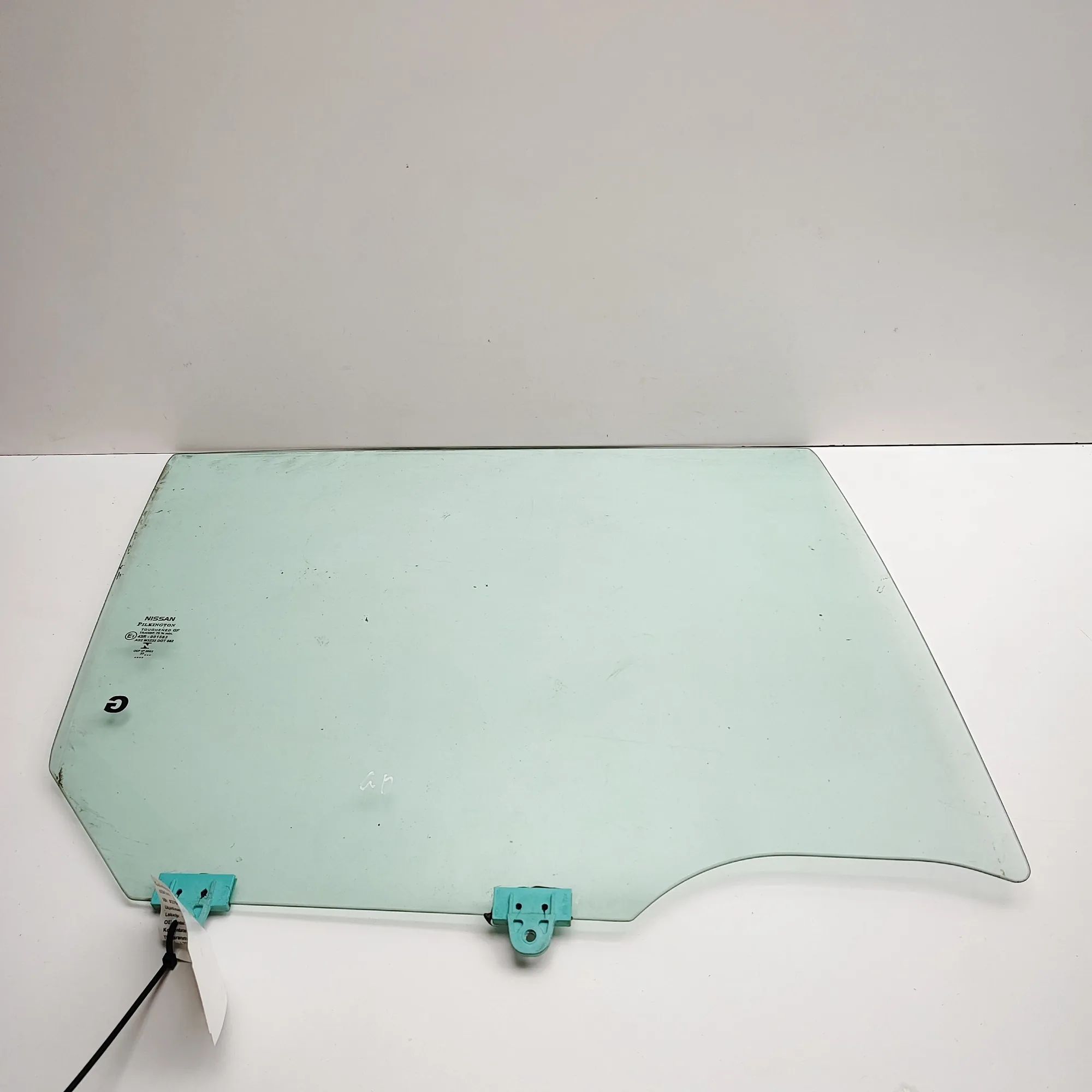 Nissan Leaf Right rear door window Right rear door window — NISSAN LEAF (ZE1) (201...