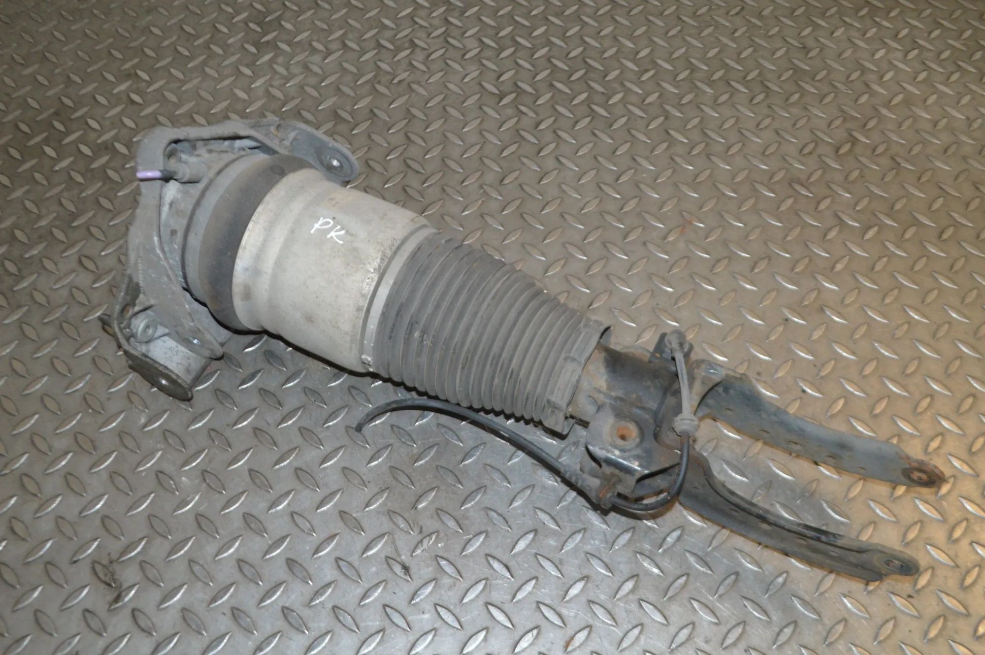 Porsche Cayenne Front Left Air Shock Absorber Front Left Air Shock Absorber — PORSCHE CAYENNE...