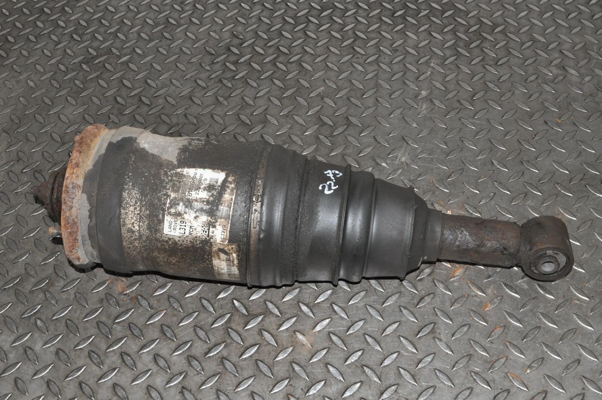 Land Rover Discovery Rear Right Air Shock Absorber Rear Right Air Shock Absorber — LAND ROVER DISC...