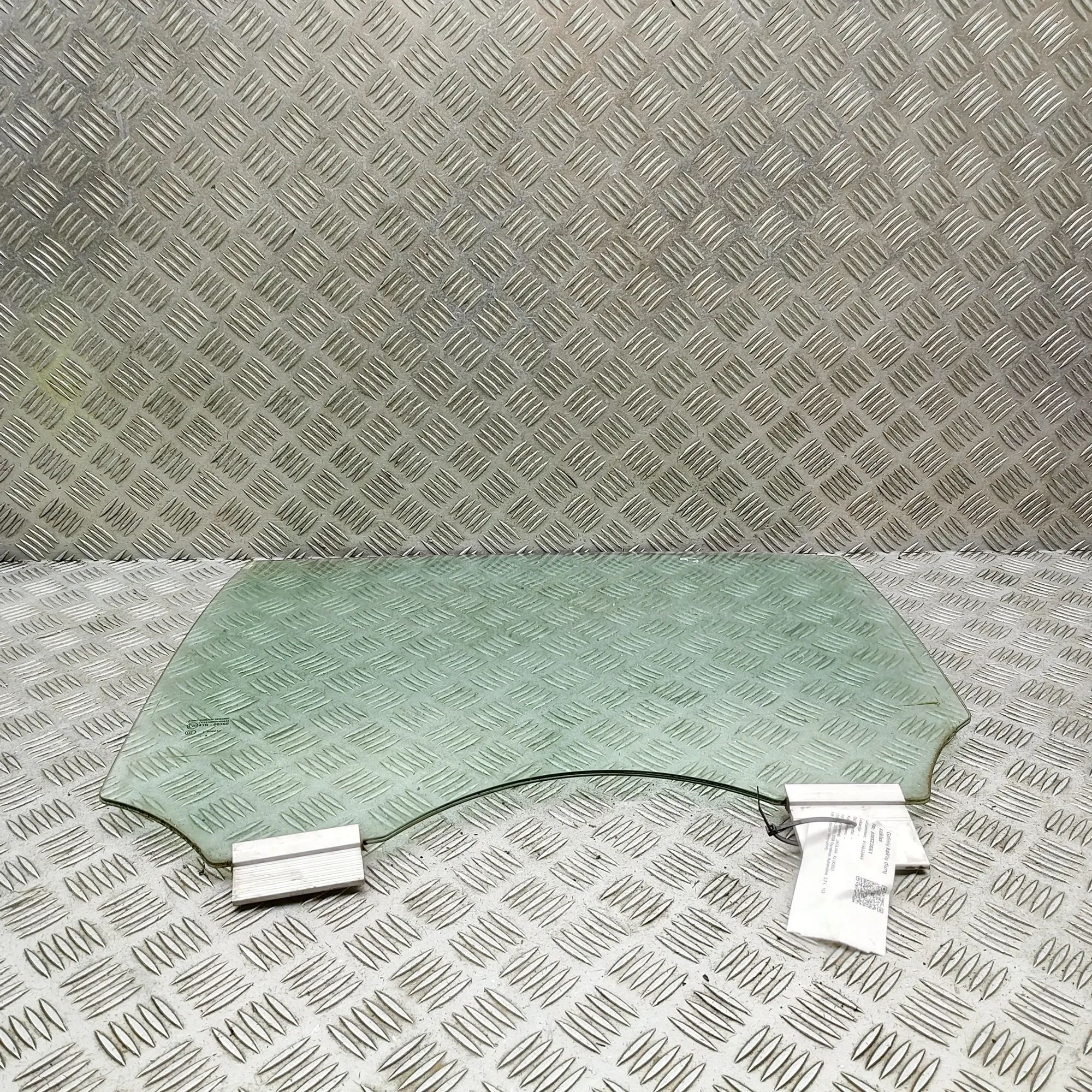 Jaguar XJ Rear Left Door Window Rear Left Door Window — JAGUAR XJ (X350) (2003-...