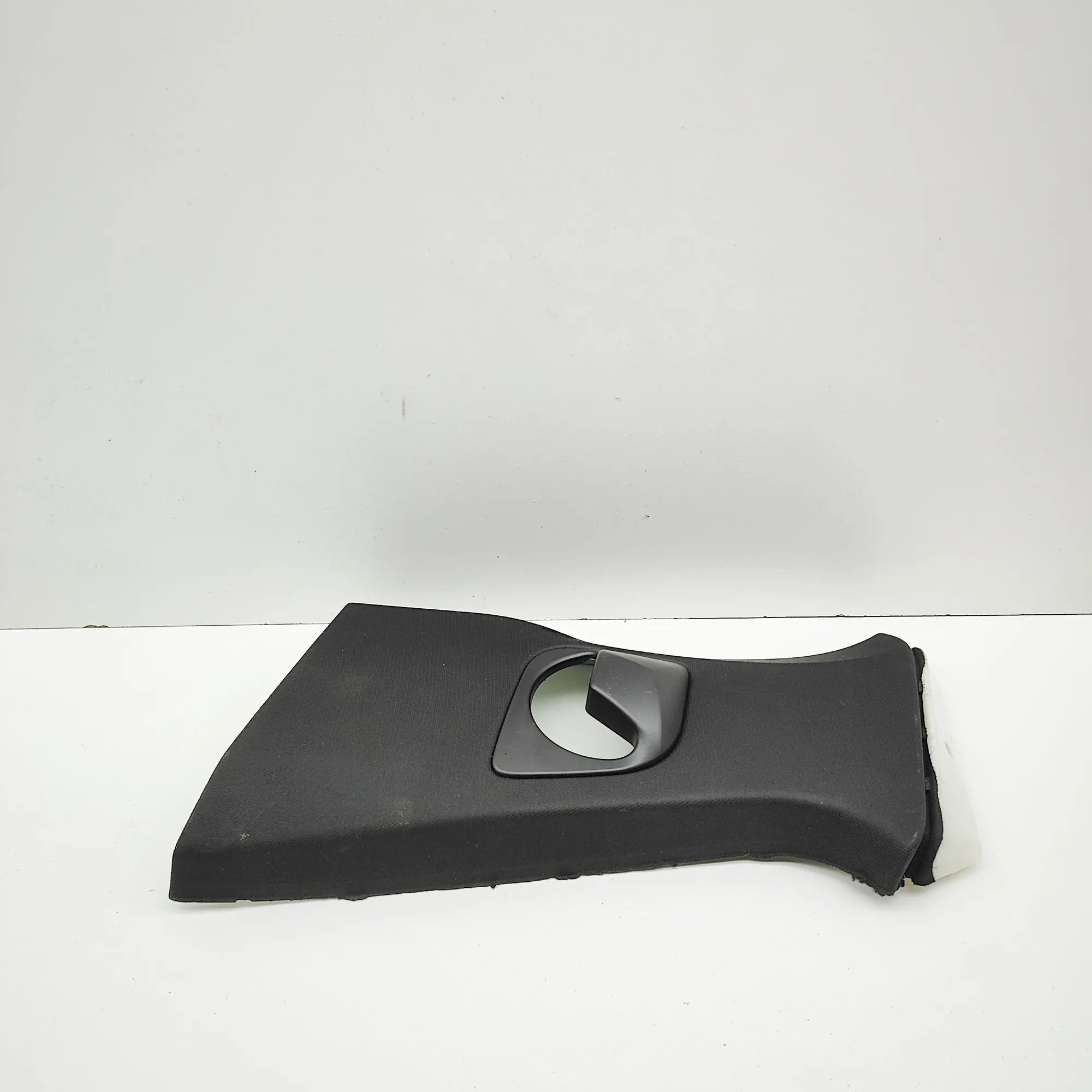 BMW X4 (G02) B-pillar trim — left