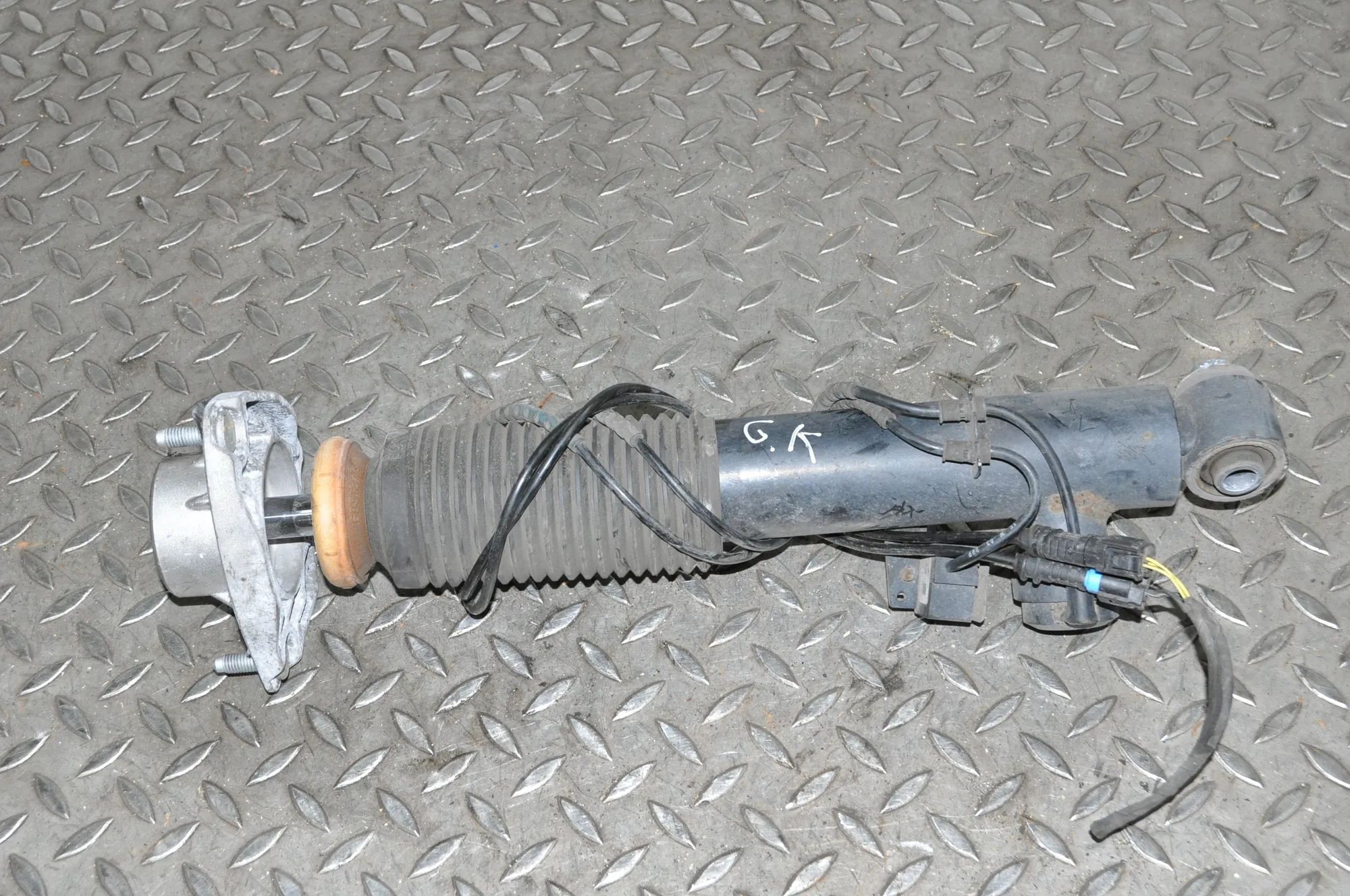 BMW X5 (E70) Shock absorber — rear left Shock absorber — rear left — BMW X5 (F15, F85) ...