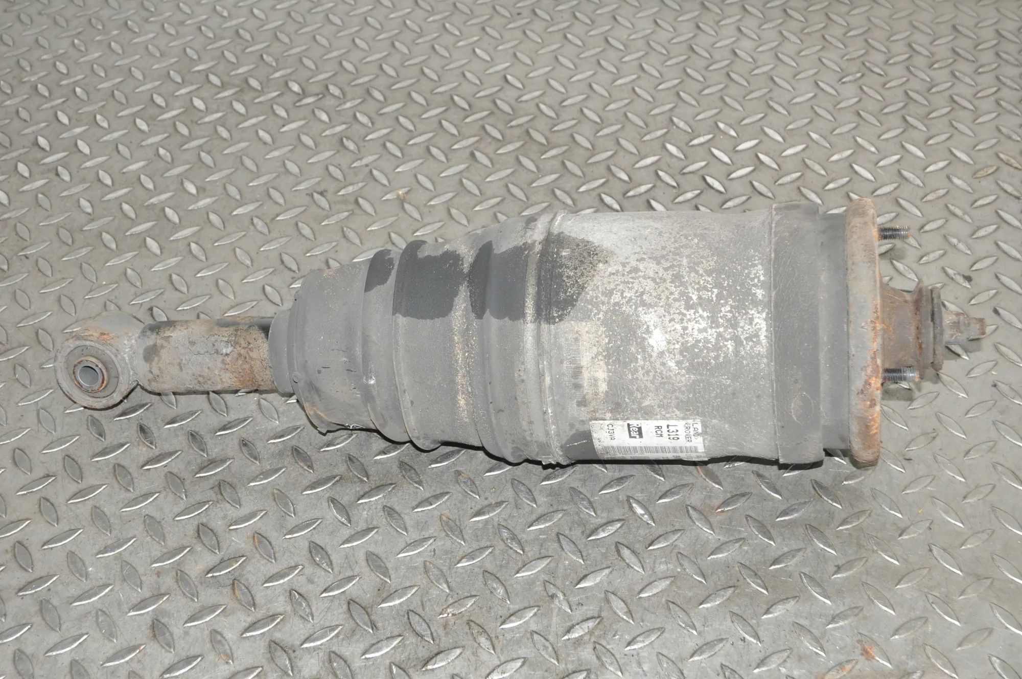 Land Rover Discovery Rear Right Air Shock Absorber Rear Right Air Shock Absorber — LAND ROVER DISC...
