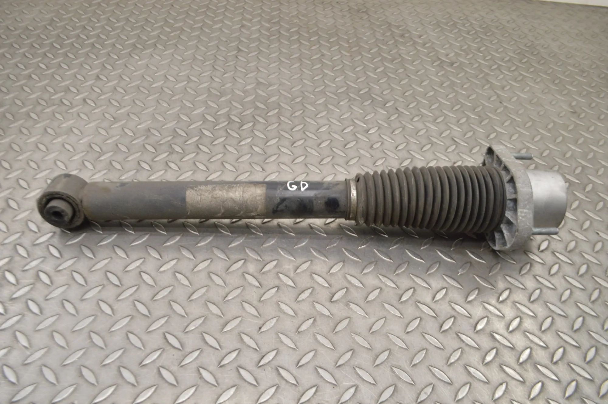 Land Rover Range Rover Sport (L494) Shock absorber — rear right Shock absorber — rear right — LAND ROVER RANGE ...