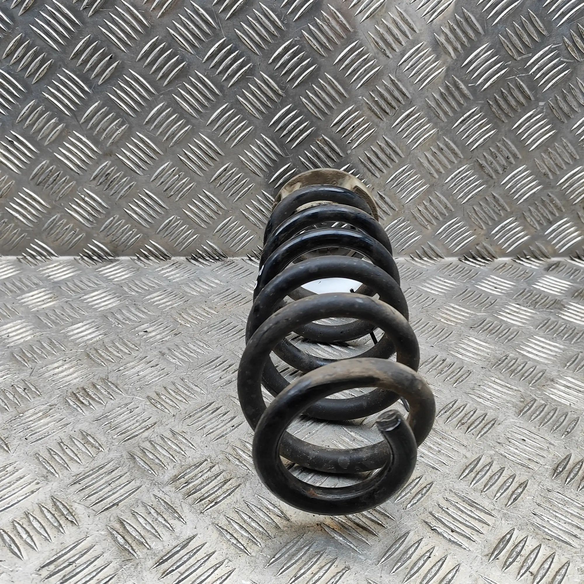 Nissan Ariya Coil spring — rear right Coil spring — rear right — NISSAN ARIYA (FE0) (...