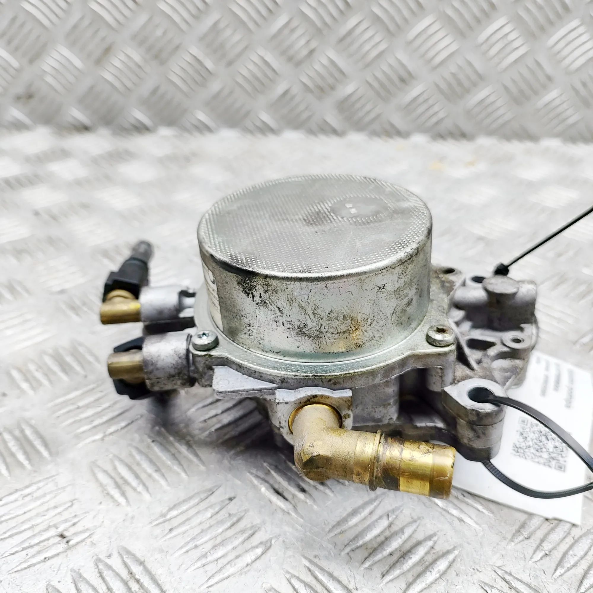 Land Rover Range Rover (L405) Vaakum pump Vacuum Pump — LAND ROVER RANGE ROVER (IV L405) ...