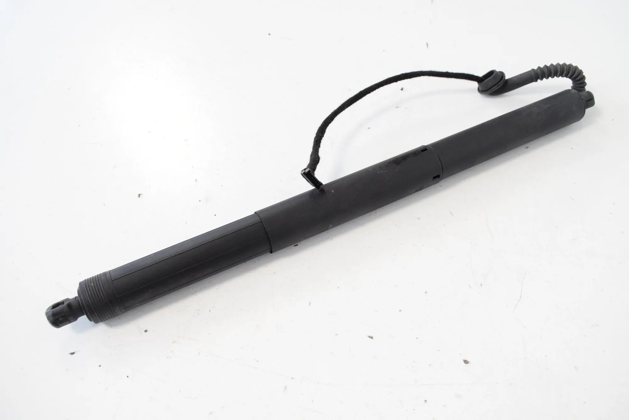 BMW X5 (E70) Right Side Tailgate Gas Strut Right Side Tailgate Gas Strut — BMW X5 (F15, F8...