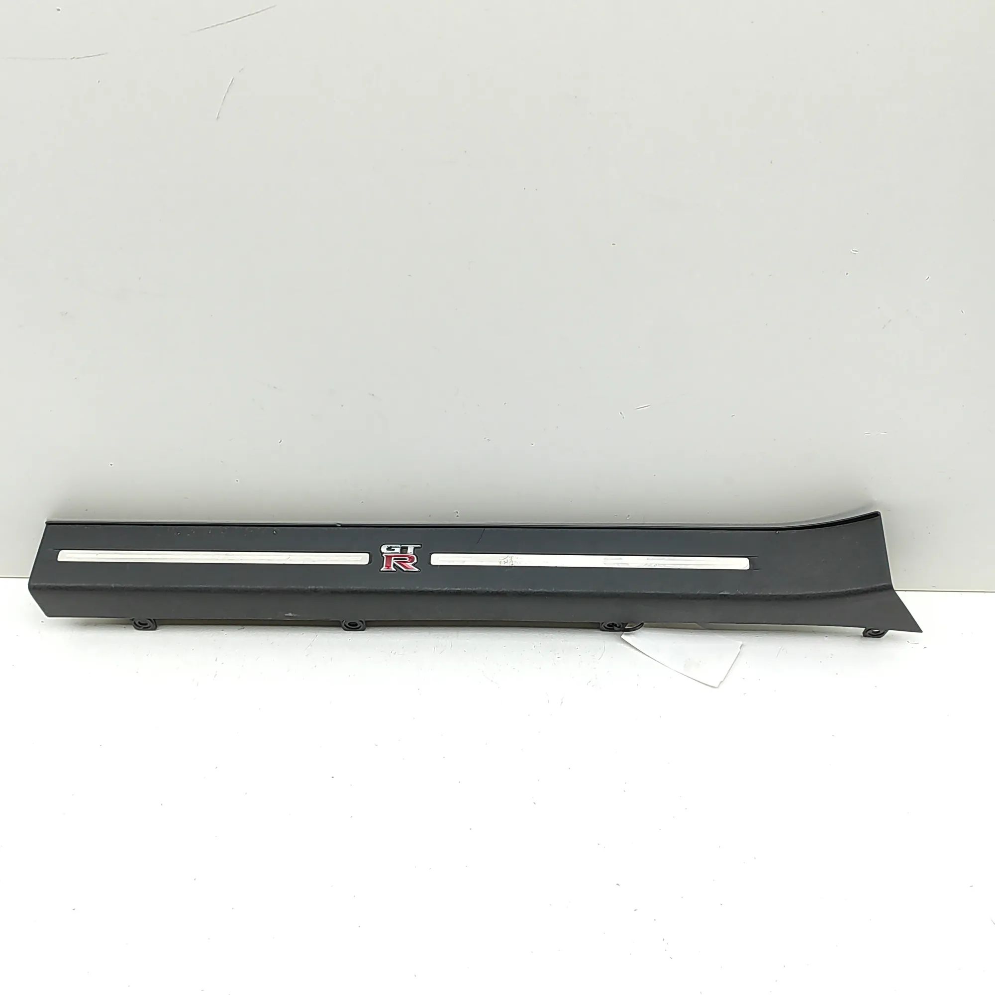 Nissan GT-R Sill trim — front left Sill trim — front left — NISSAN GT-R (R35) (200...