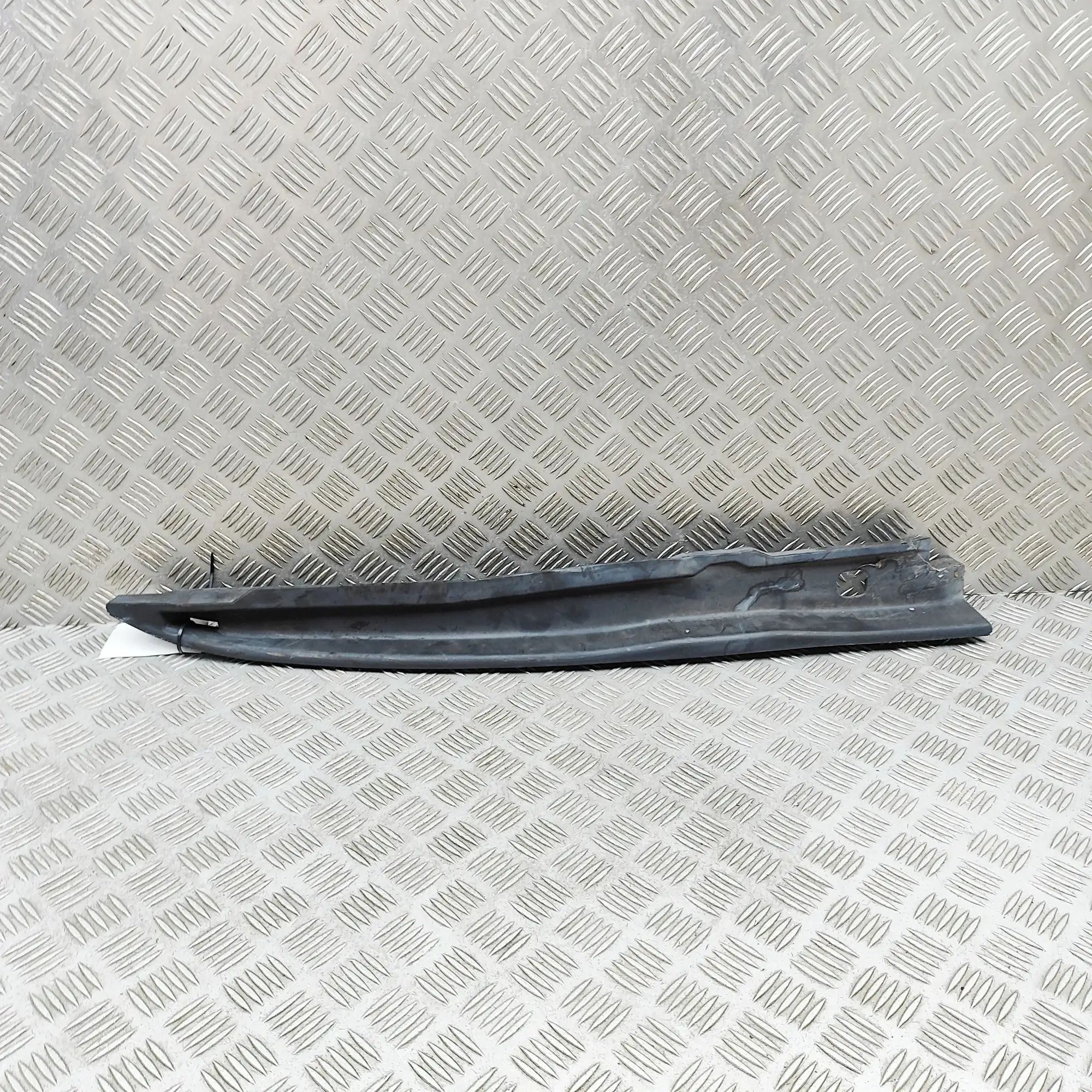 Maserati Ghibli Plastic fender panel — front left Plastic fender panel — front left — MASERATI GH...
