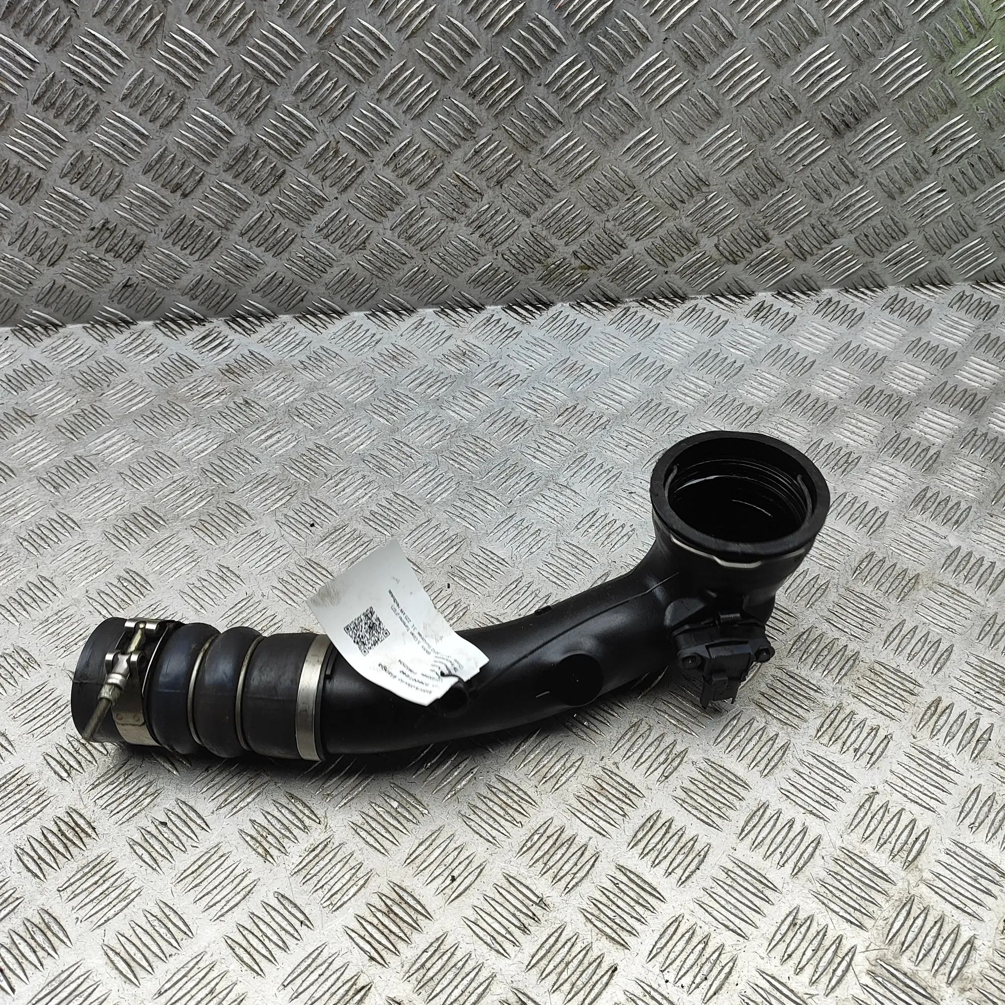BMW 5 (F10 / F11) Intercooler Hose Pipe Intercooler Hose Pipe — BMW 5 SERIES (Gran Turi...