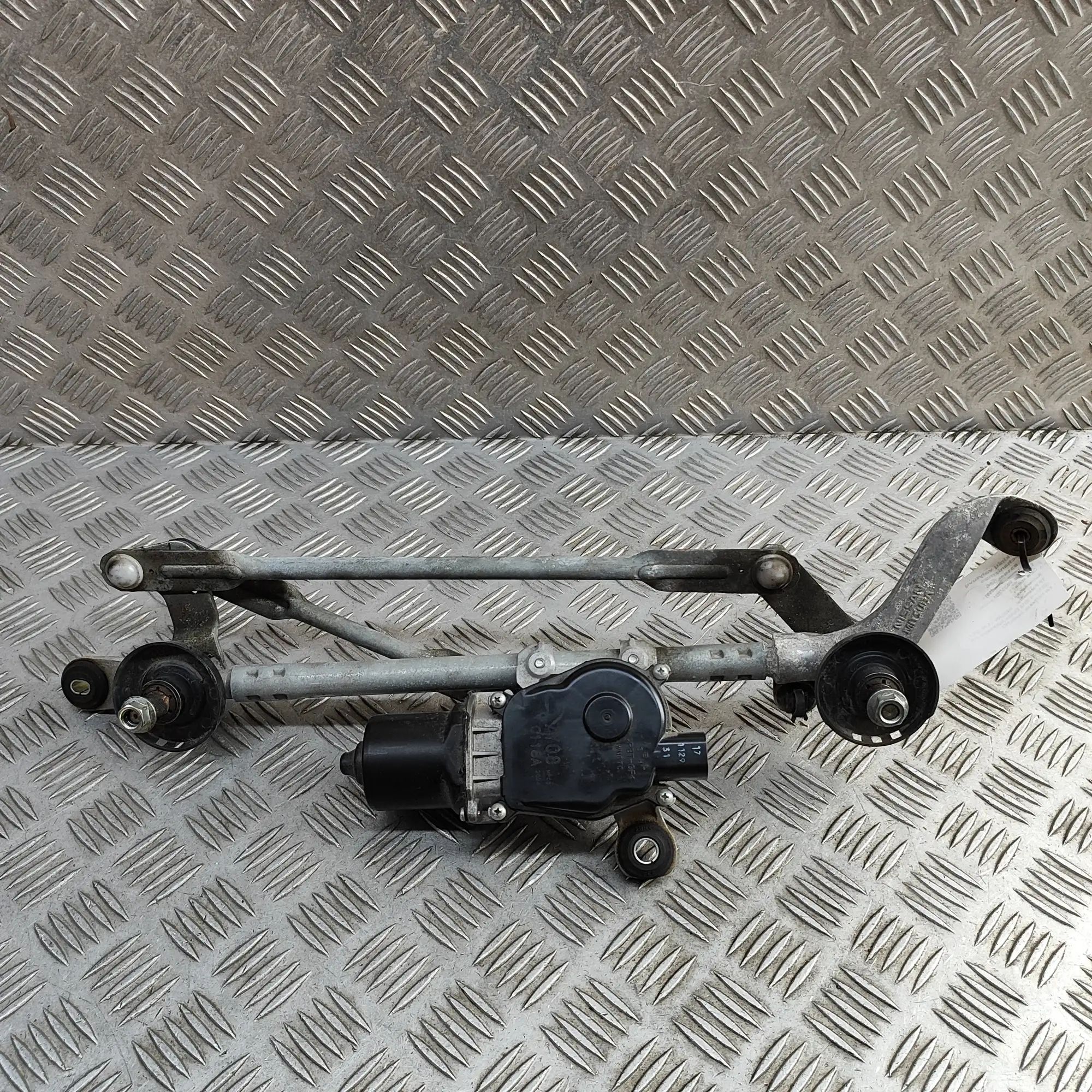 Nissan Leaf Front Windshield Wiper Mechanism Front Windshield Wiper Mechanism — NISSAN LEAF ...