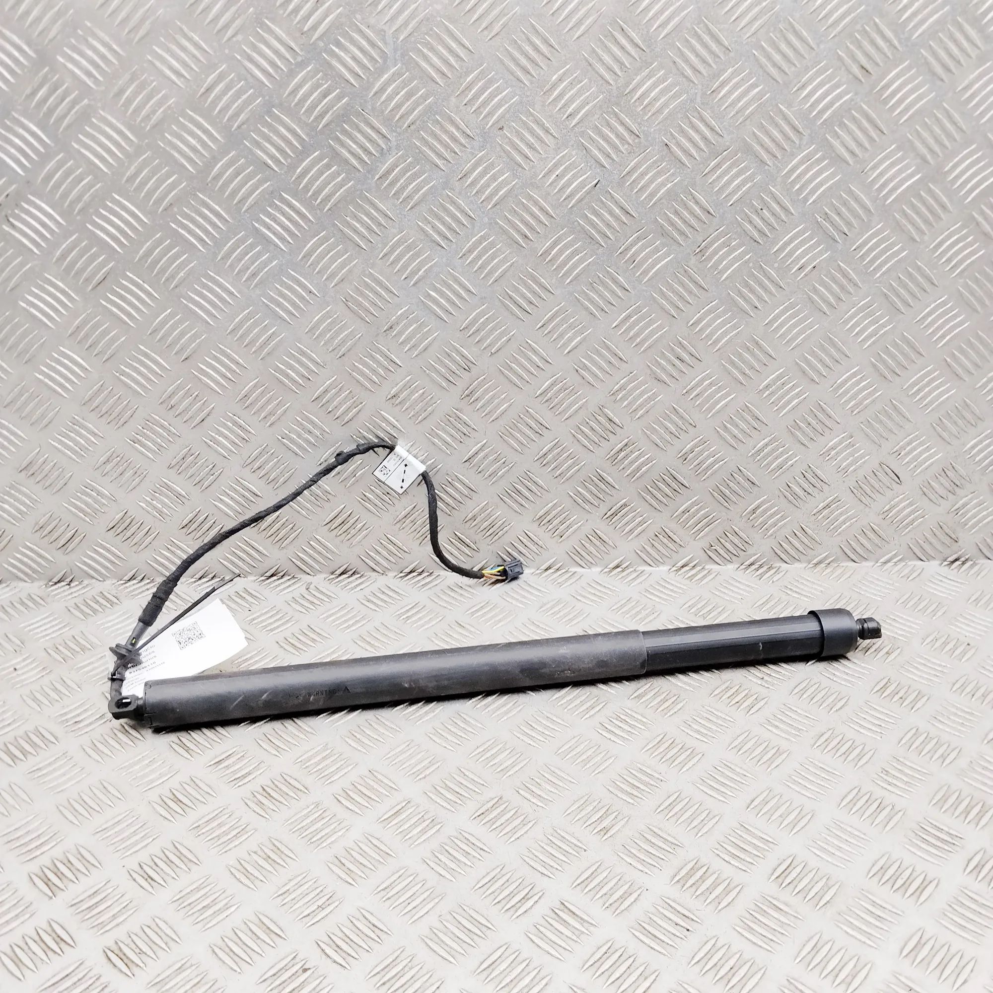 Land Rover Range Rover Evoque Right Side Tailgate Gas Strut Right Side Tailgate Gas Strut — LAND ROVER RANG...