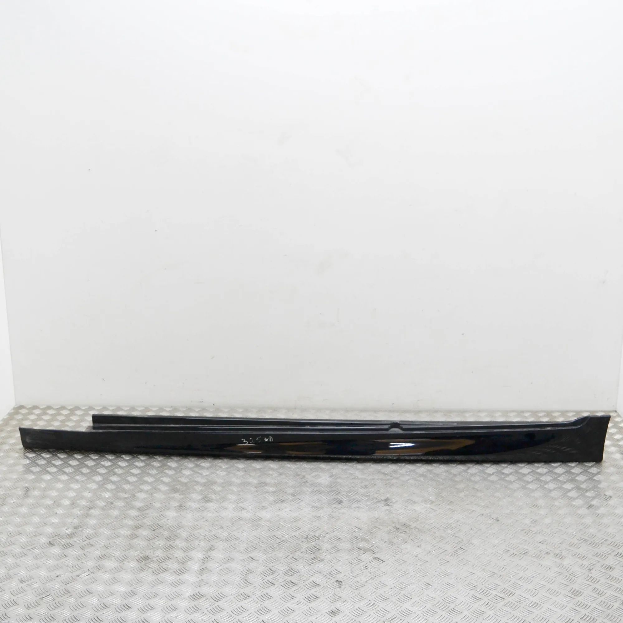 BMW 5 (F10 / F11) Left Side Plastic Sideskirt Cover Left Side Plastic Sideskirt Cover — BMW 5 SERIE...