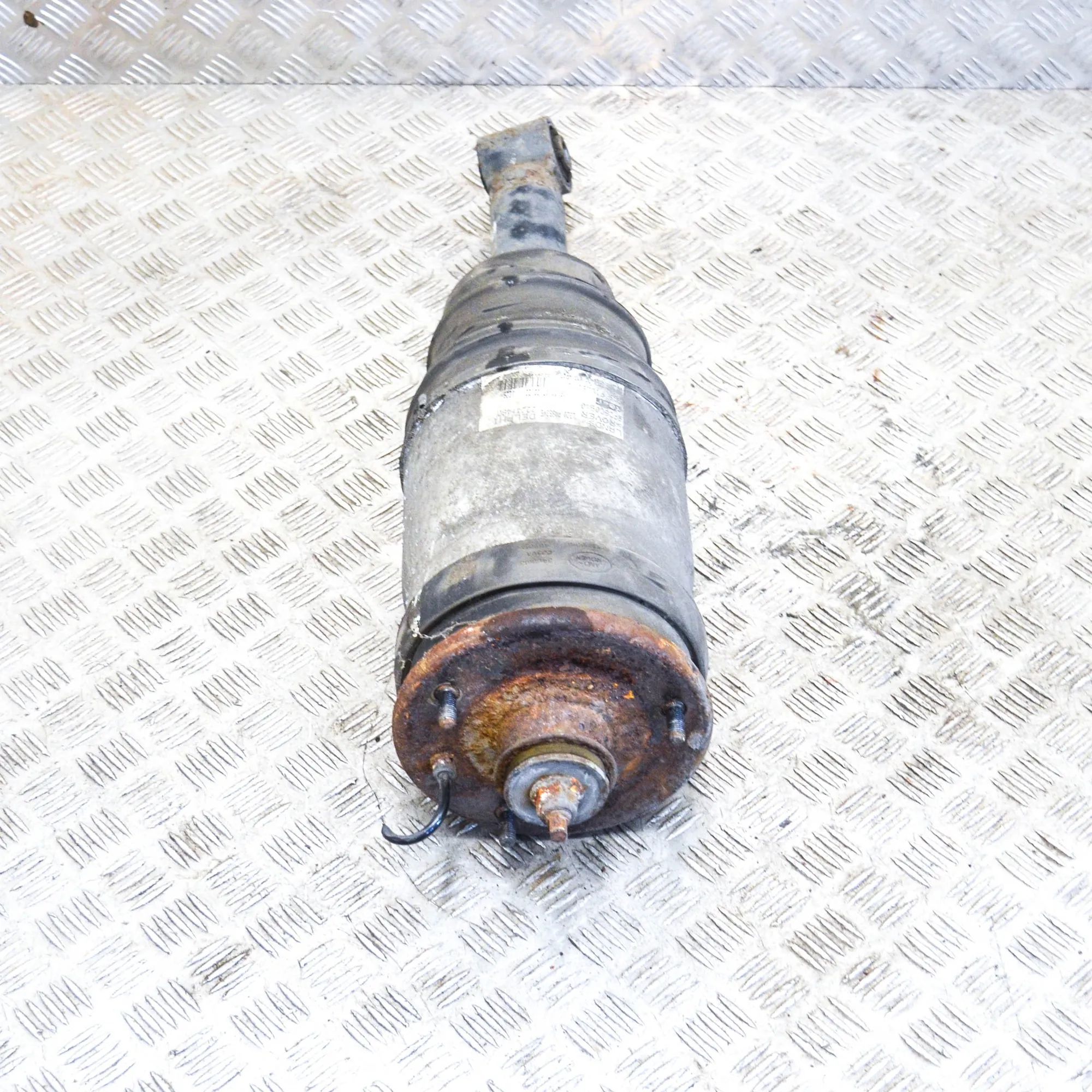 Land Rover Range Rover Sport Rear Right Air Shock Absorber Rear Right Air Shock Absorber — LAND ROVER RANG...